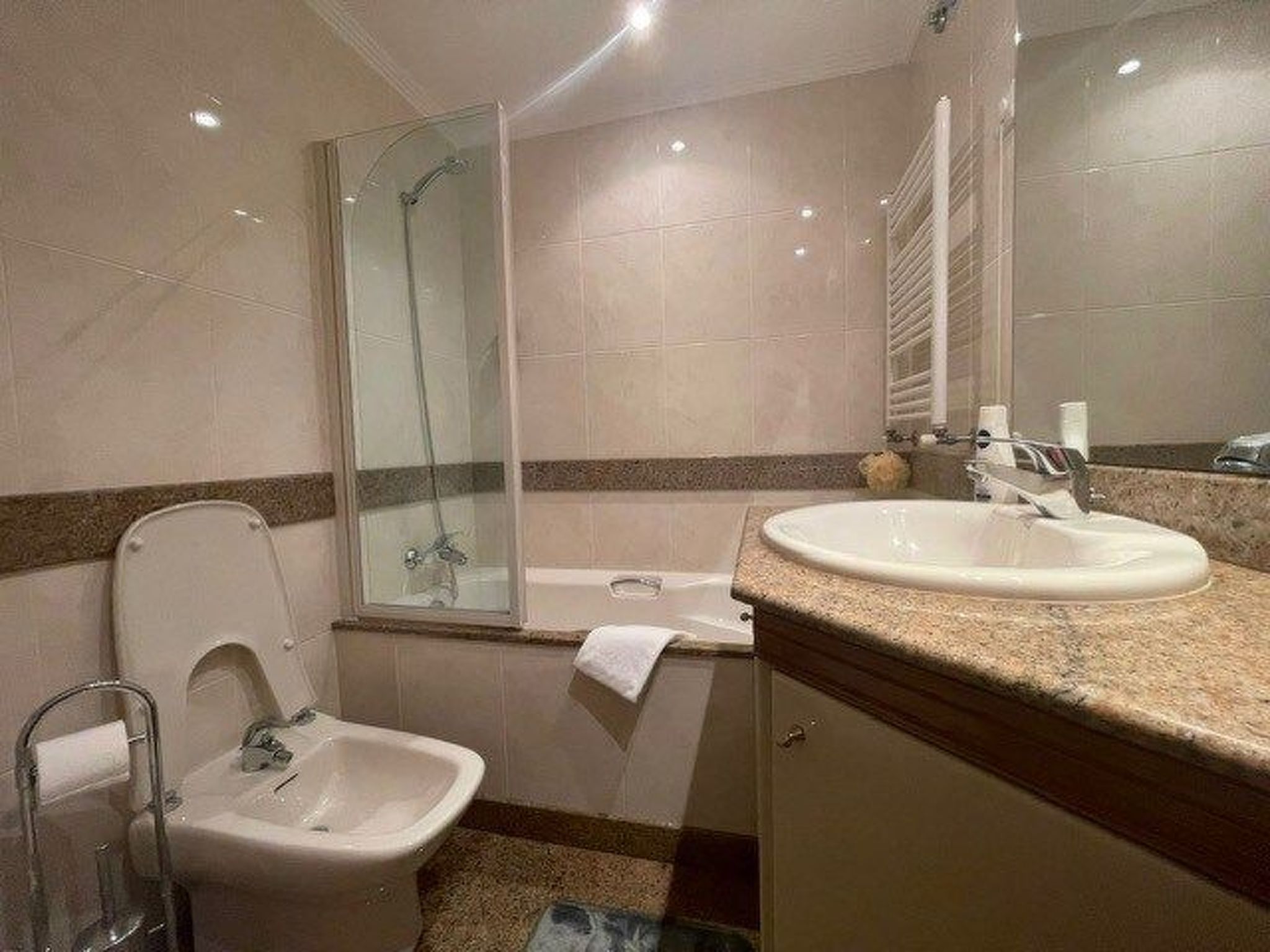 First Line Strandpromenade-Drinnen