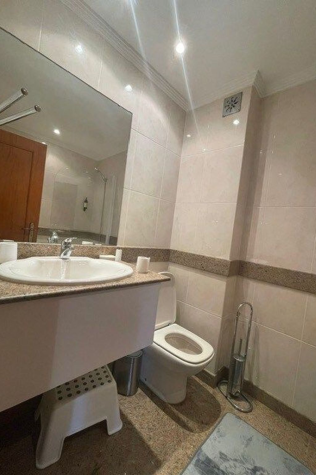 First Line Strandpromenade-Drinnen