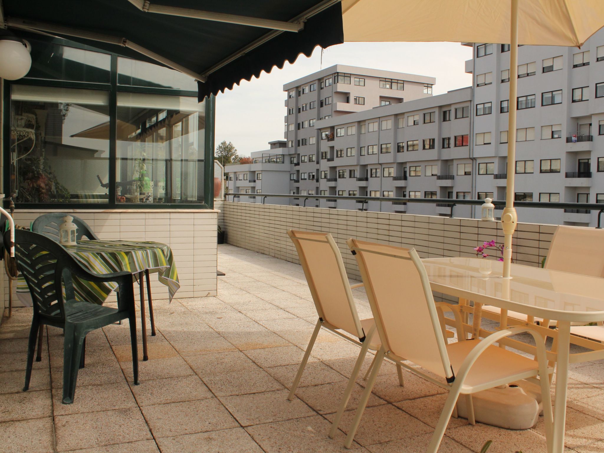 Schöne Ferienwohnung in Porto mit Sonnenterrasse-Image-tags.info