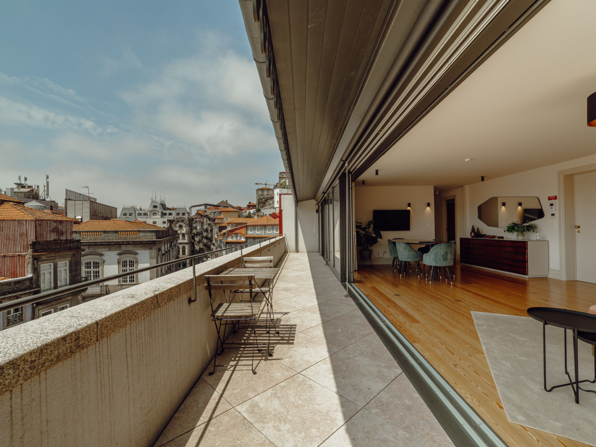 DOWNTOWN PENTHOUSE with RIVER VIEW by VACATIONY