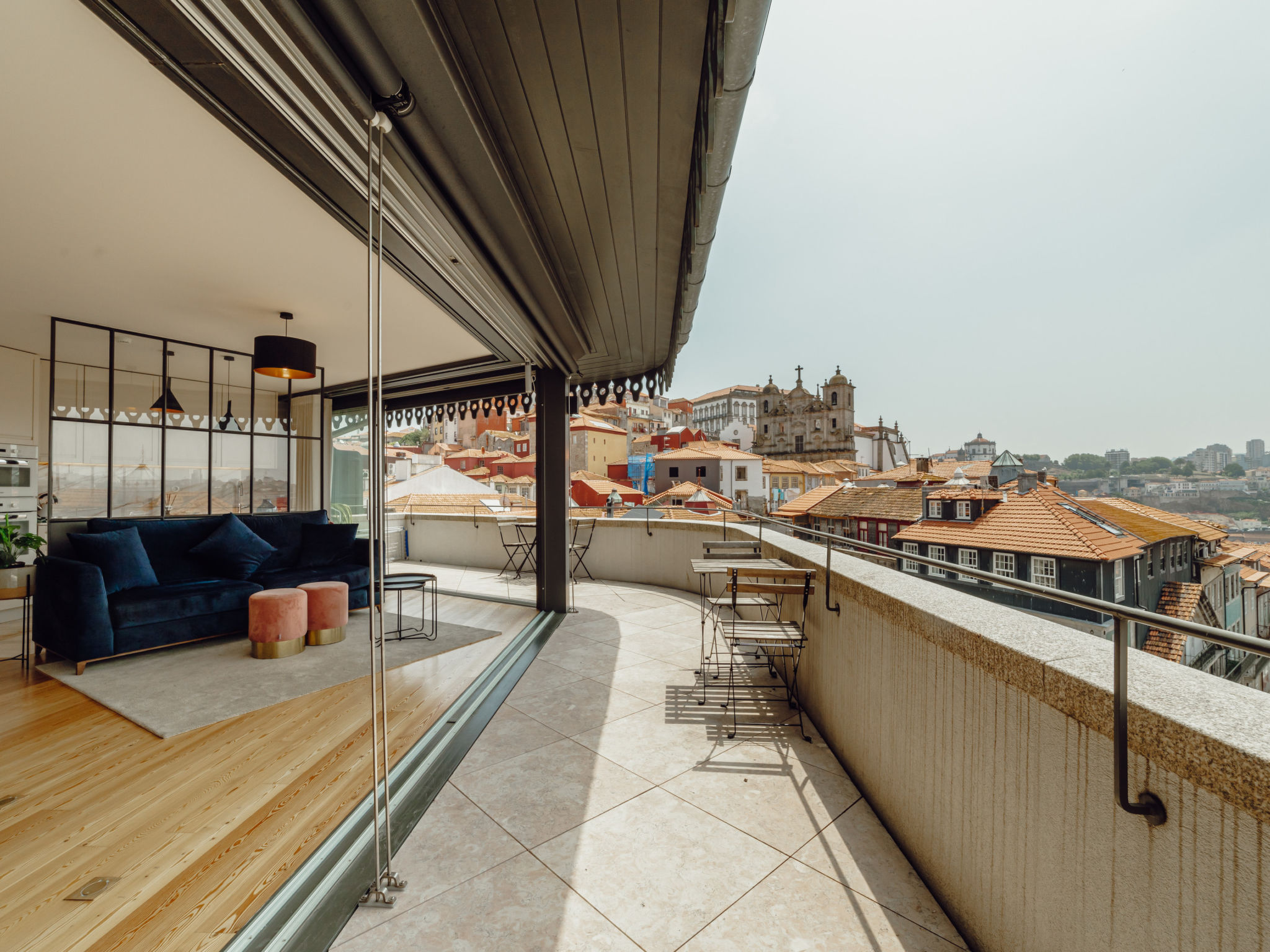 DOWNTOWN PENTHOUSE with RIVER VIEW by VACATIONY
