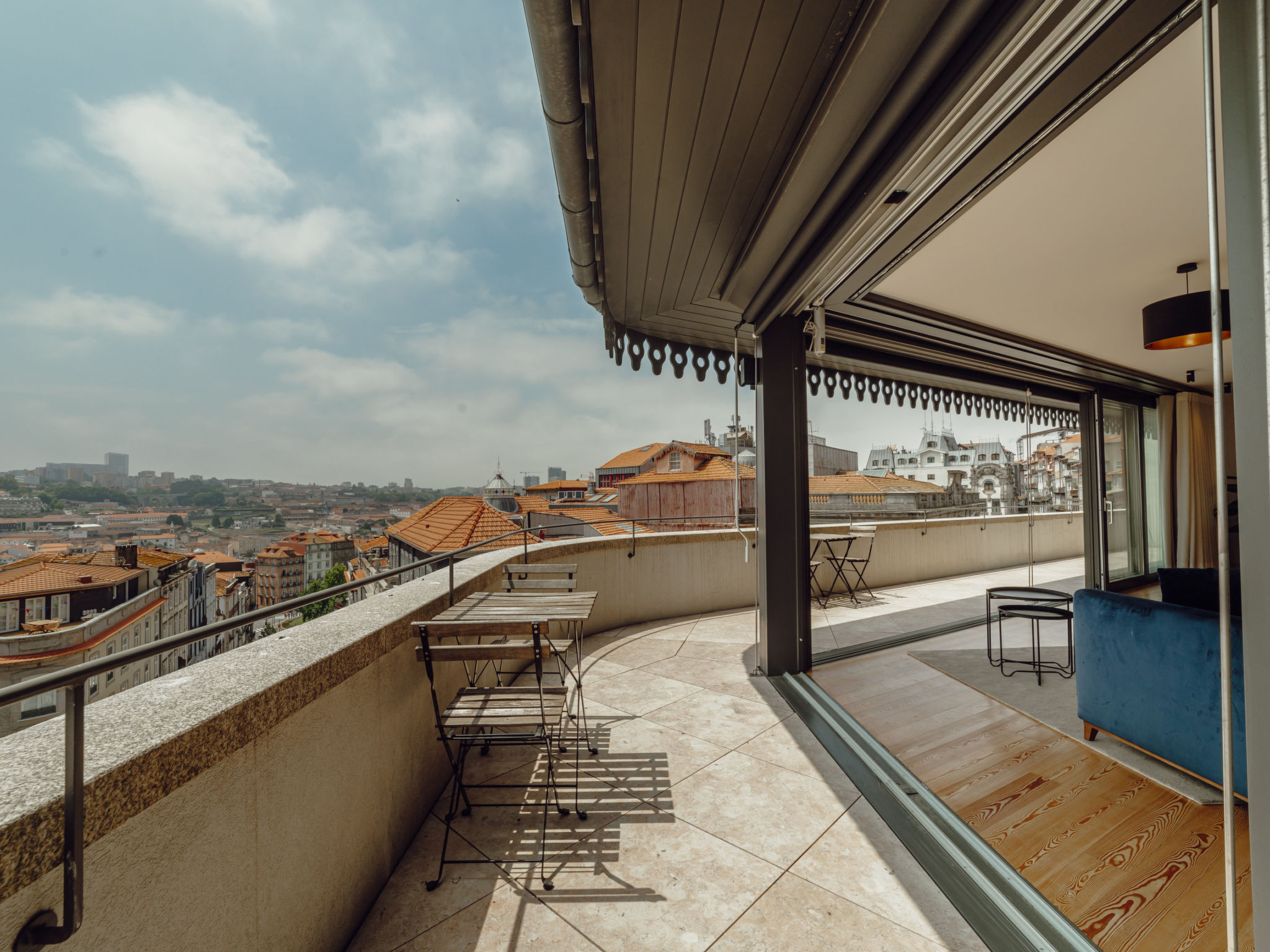 DOWNTOWN PENTHOUSE with RIVER VIEW by VACATIONY