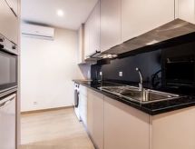 CARMO RESIDENCE: Stijlvol appartement in hartje Porto met balkon - thumbnail 5