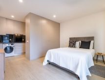 CARMO RESIDENCE: Stijlvol appartement in hartje Porto met balkon - thumbnail 1
