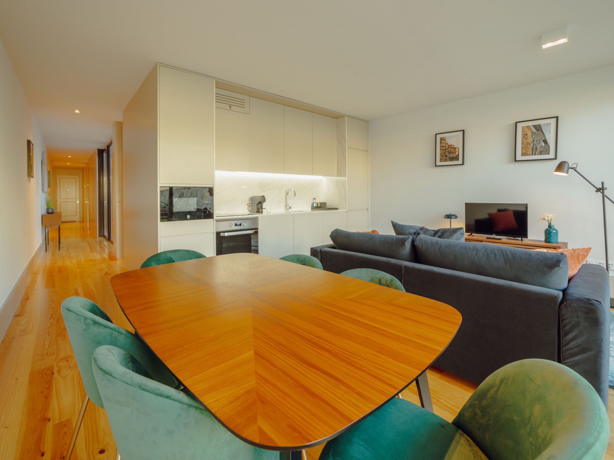 LEGACY OPORTO PREMIUM APARTMENT B by VACATIONY - Binnen