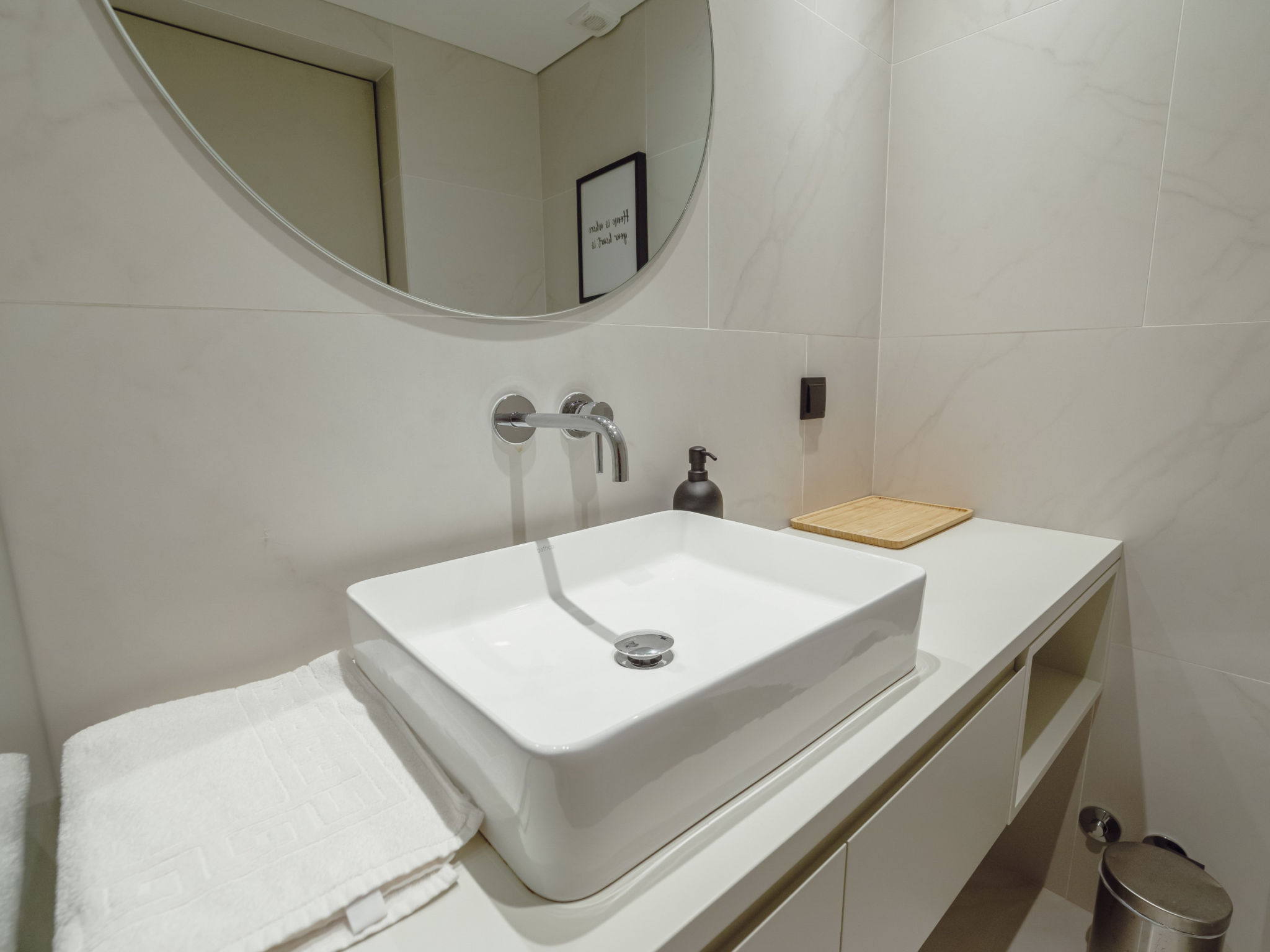 ELEGANT DOWNTOWN APARTMENT by VACATIONY - Binnen