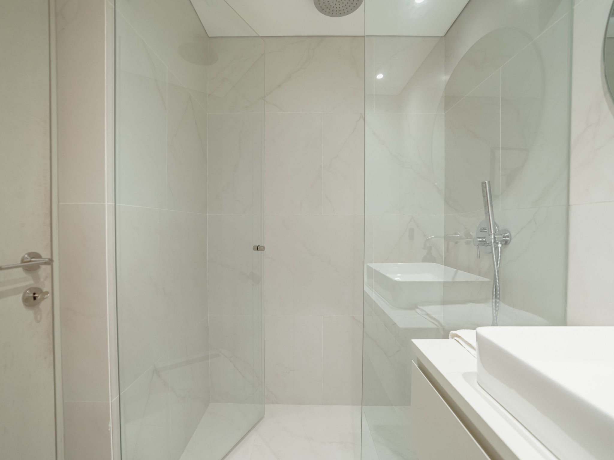 ELEGANT DOWNTOWN APARTMENT by VACATIONY - Binnen