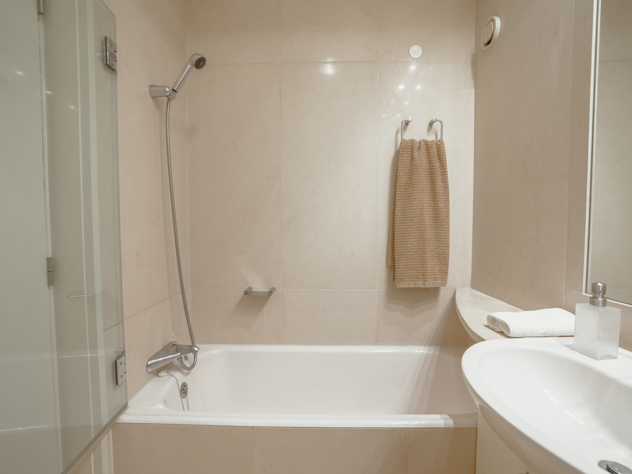 GRAND BOTANIC GARDEN APARTMENT by VACATIONY - Binnen