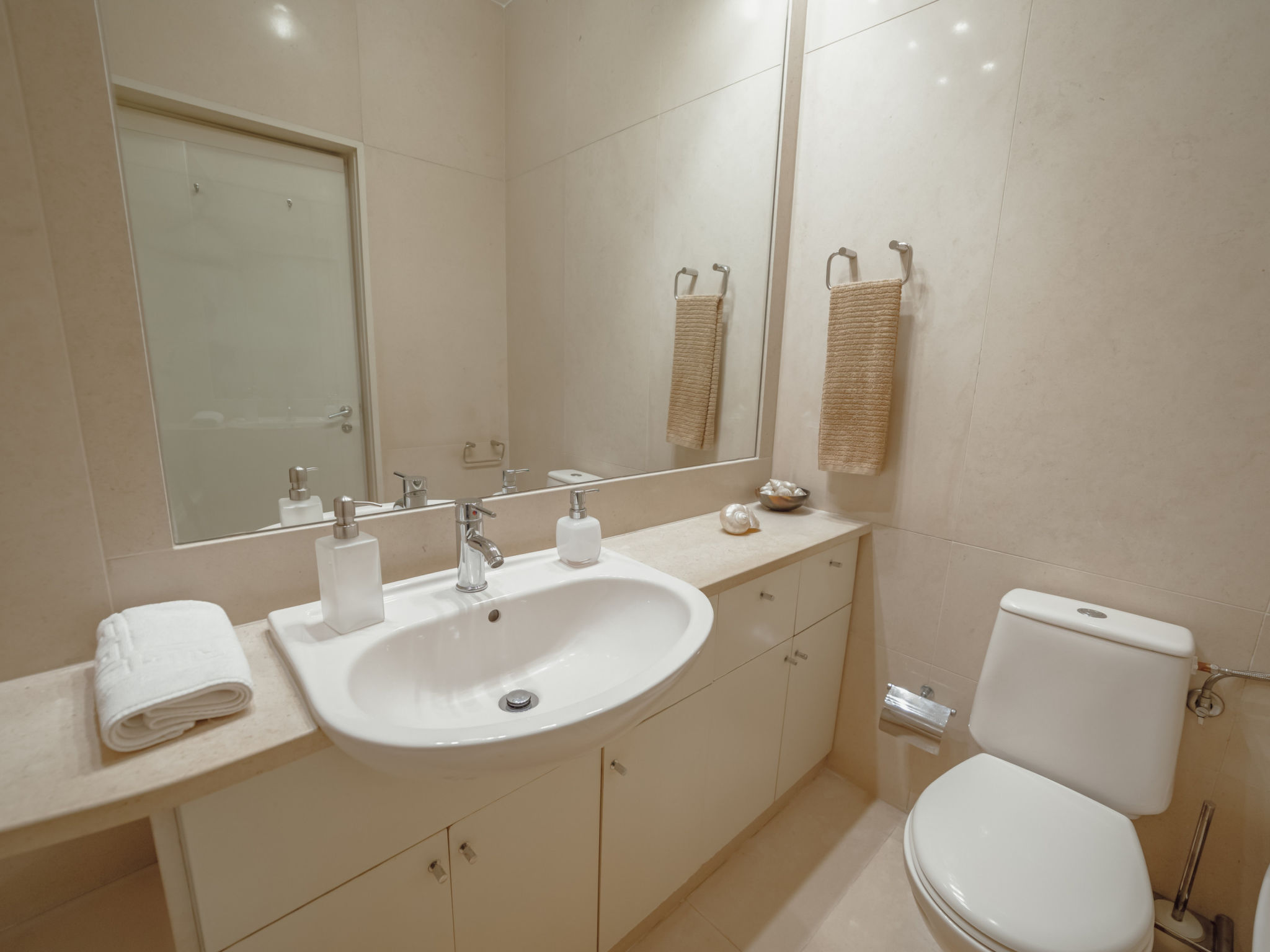 GRAND BOTANIC GARDEN APARTMENT by VACATIONY - Binnen