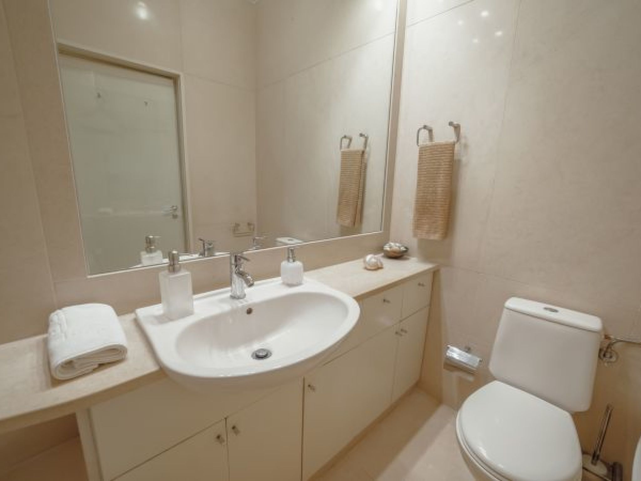 Stijlvol Appartement in Porto – 150m², Centraal Gelegen, Geschikt voor 7 Personen - foto 13