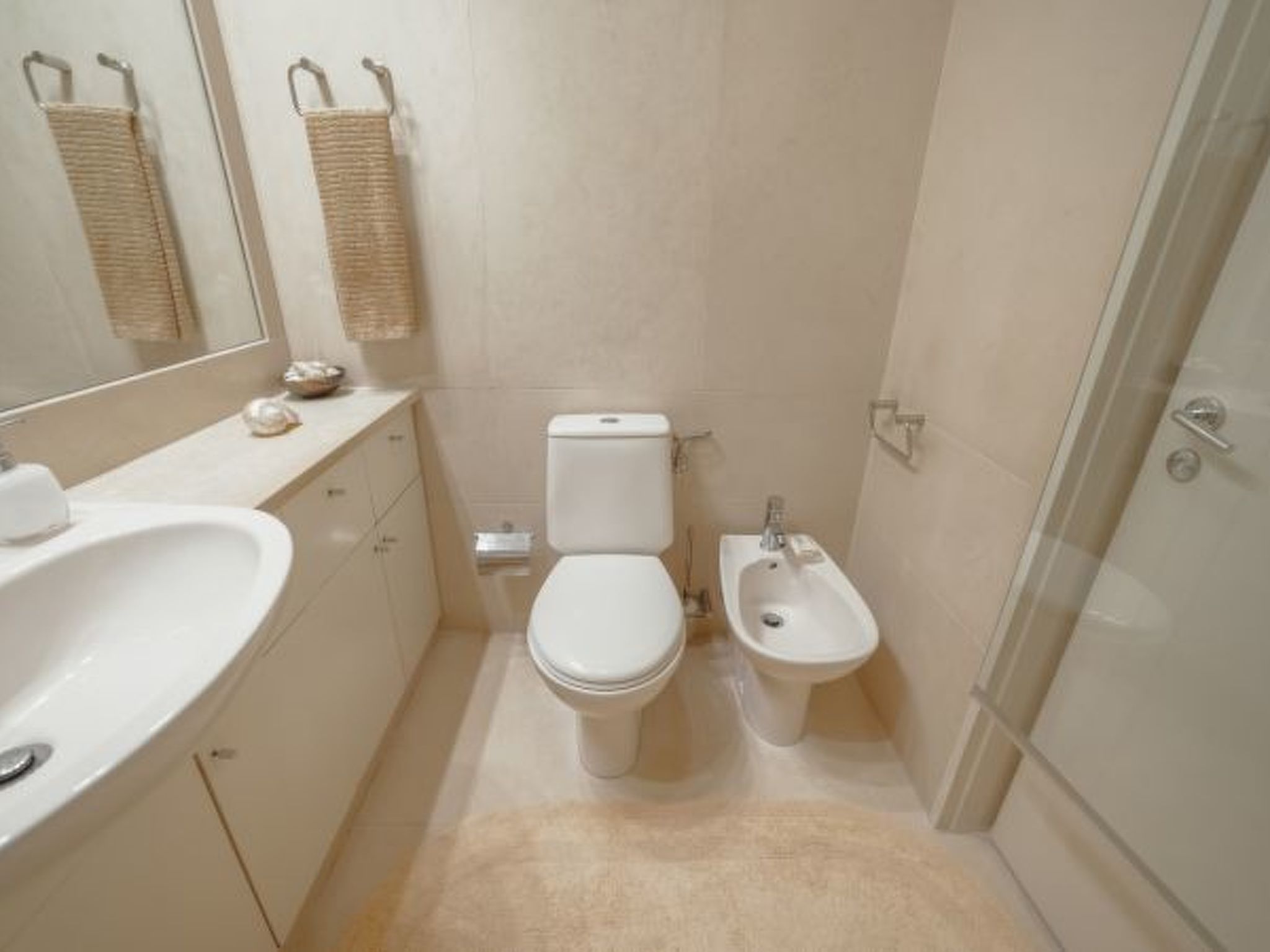 Stijlvol Appartement in Porto – 150m², Centraal Gelegen, Geschikt voor 7 Personen - foto 14