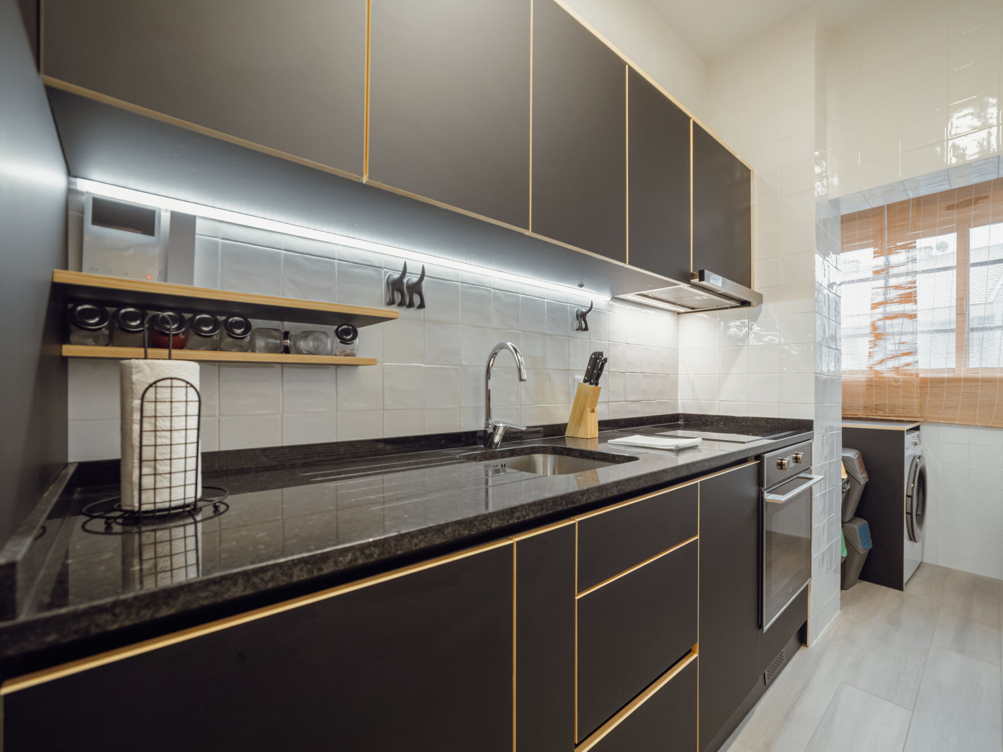 GOOD MORNING APARTMENT with GARAGE by VACATIONY - Binnen