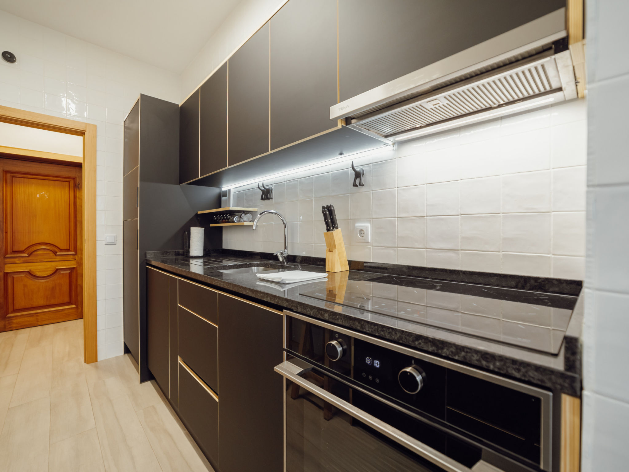 GOOD MORNING APARTMENT with GARAGE by VACATIONY - Binnen