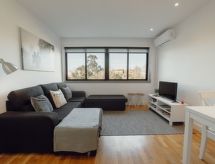 Stijlvol appartement in Porto met eigen garage – ideaal voor 4 personen - thumbnail 1