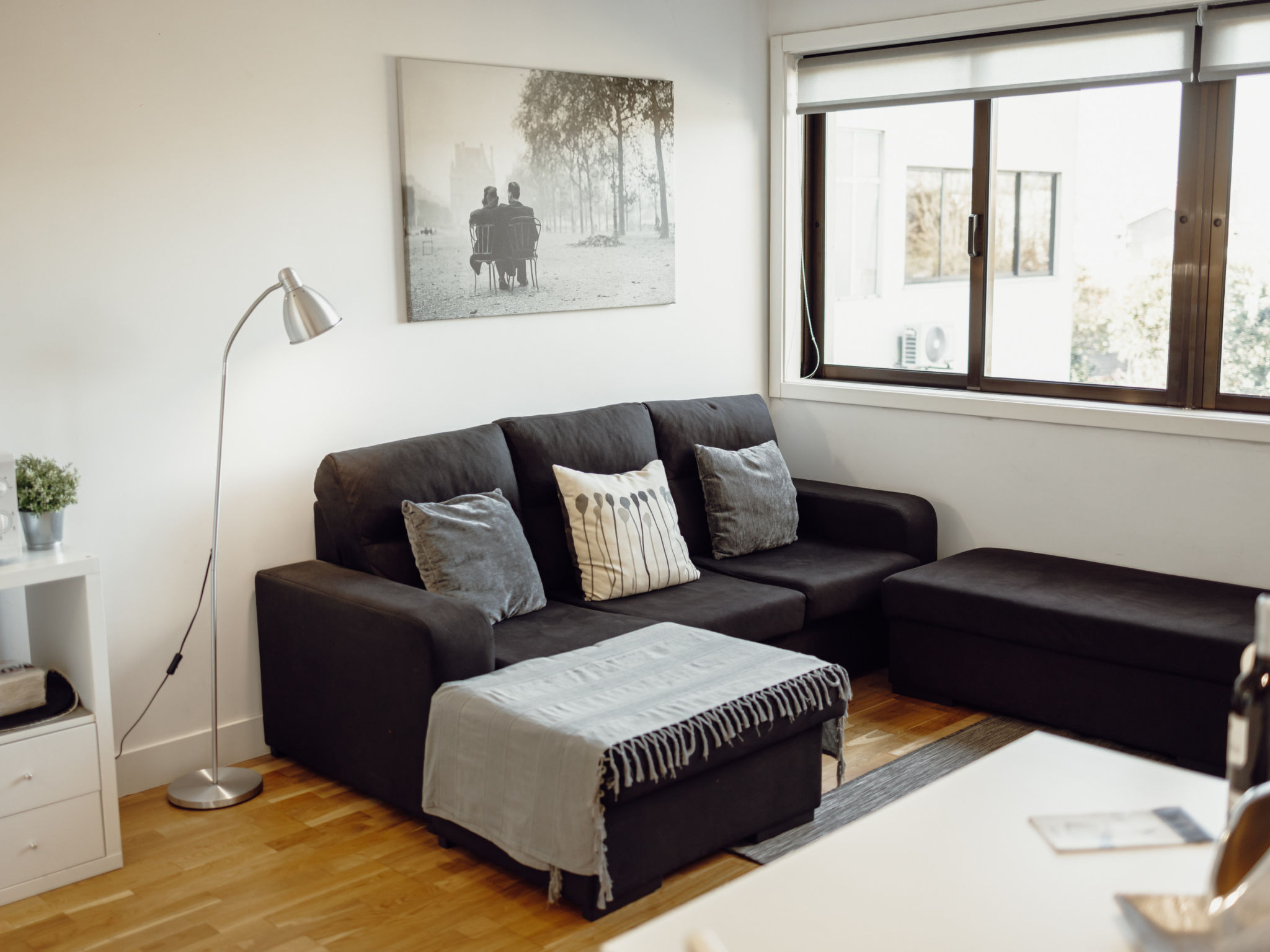 DOWNTOWN STYLISH APARTMENT & GARAGE by VACATIONY