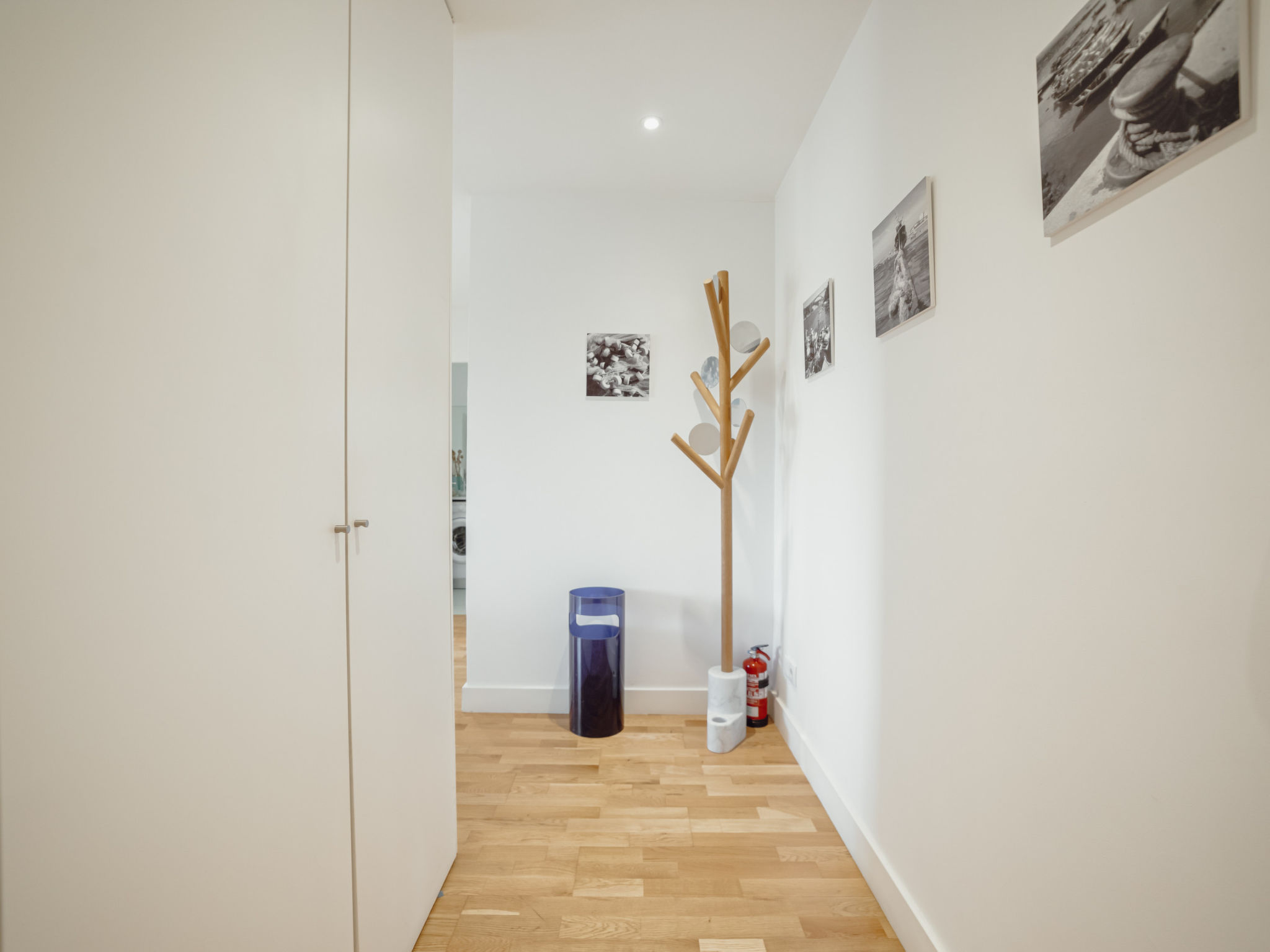 DOWNTOWN STYLISH APARTMENT & GARAGE by VACATIONY - Buiten