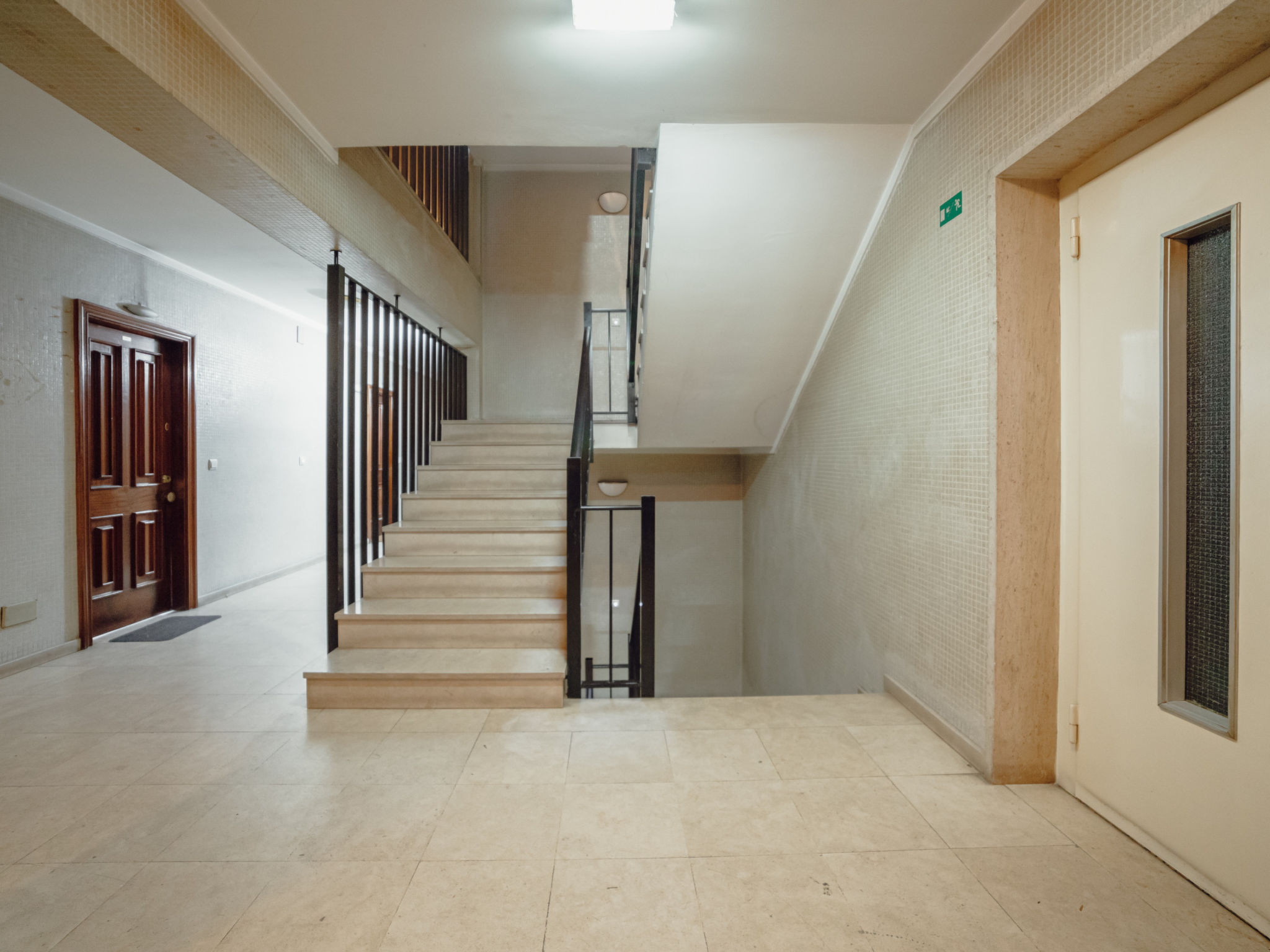 DOWNTOWN STYLISH APARTMENT & GARAGE by VACATIONY - Buiten