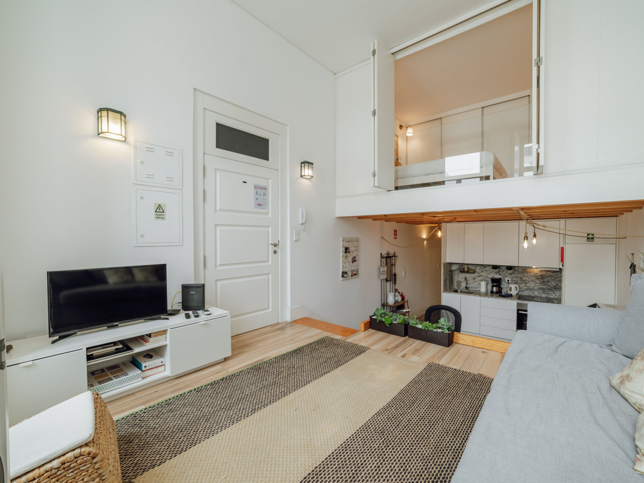 HISTORIC & BRIGHT BOLHAO MEZZANINE by VACATIONY - Binnen