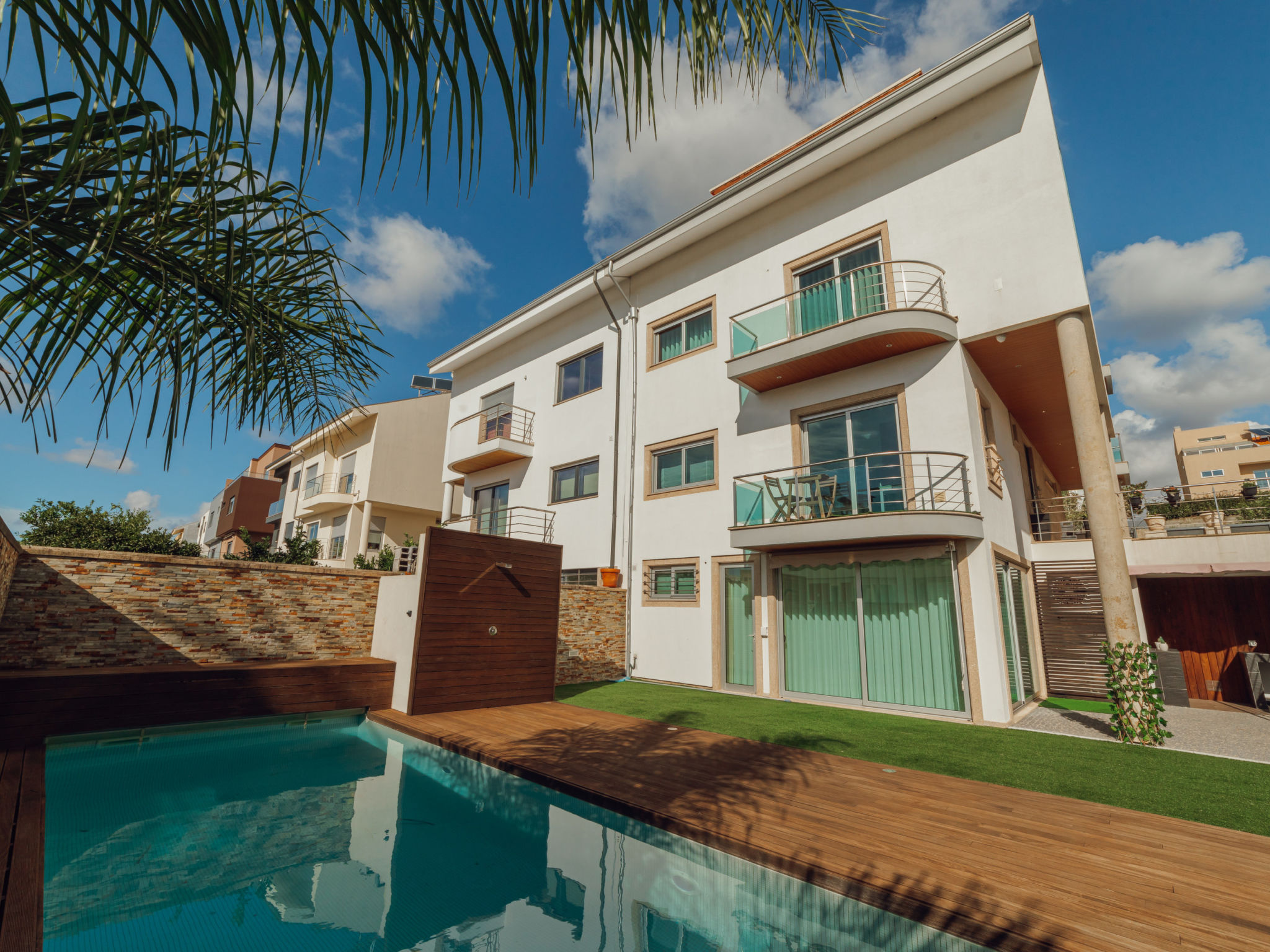 POOL & CINEMA VILLA by VACATIONY - Binnen