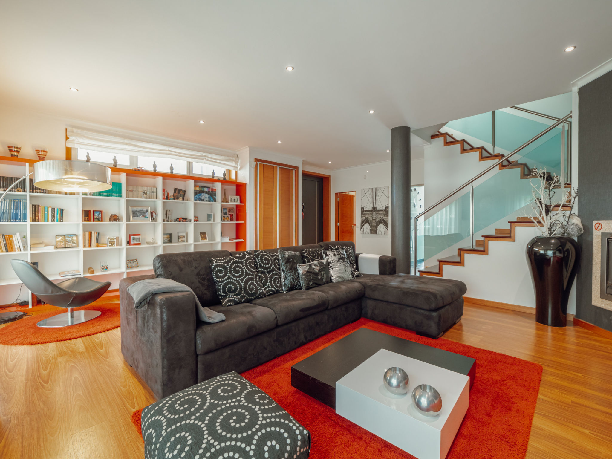 POOL & CINEMA VILLA by VACATIONY - Binnen