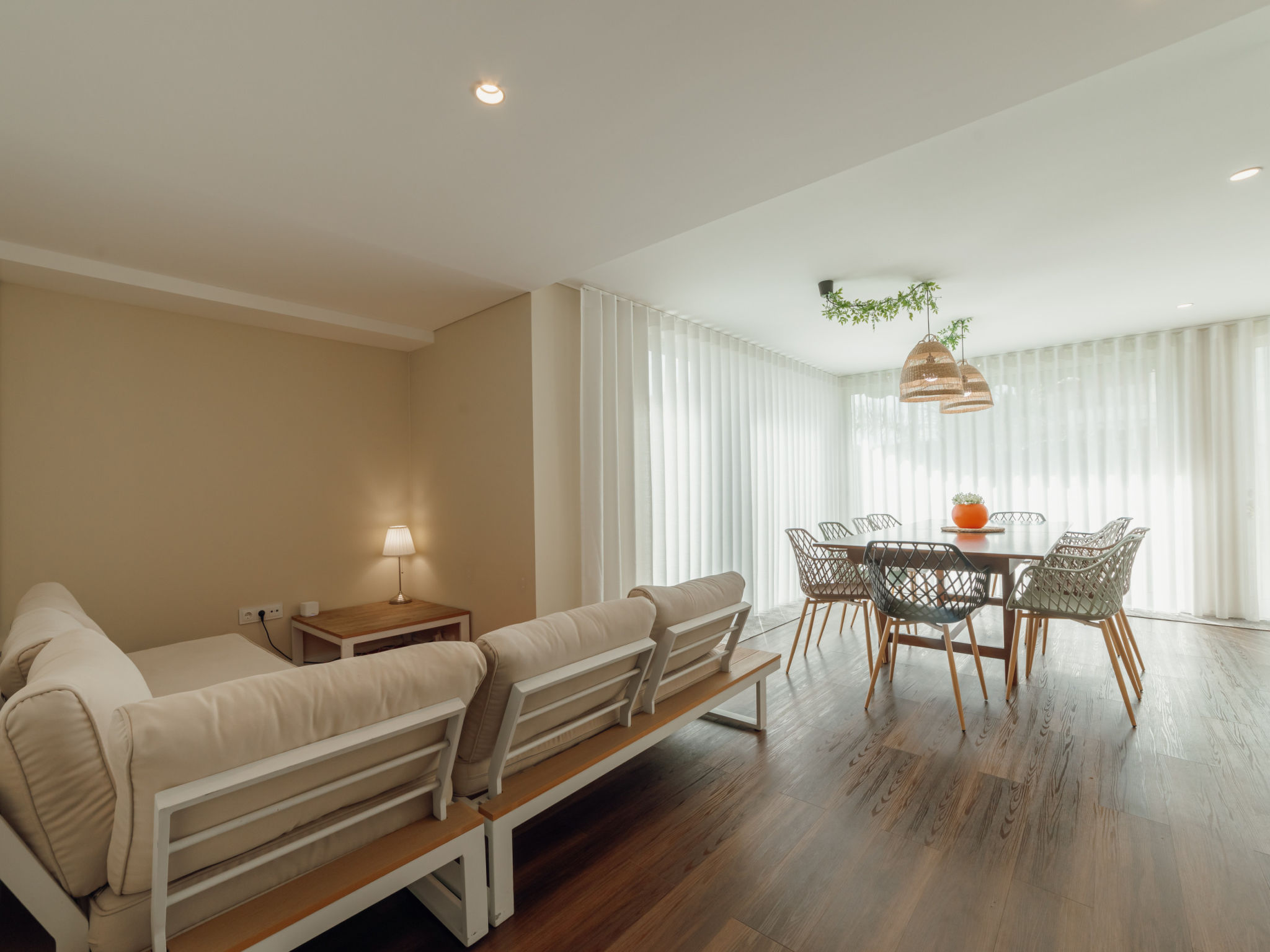POOL & CINEMA VILLA by VACATIONY - Binnen