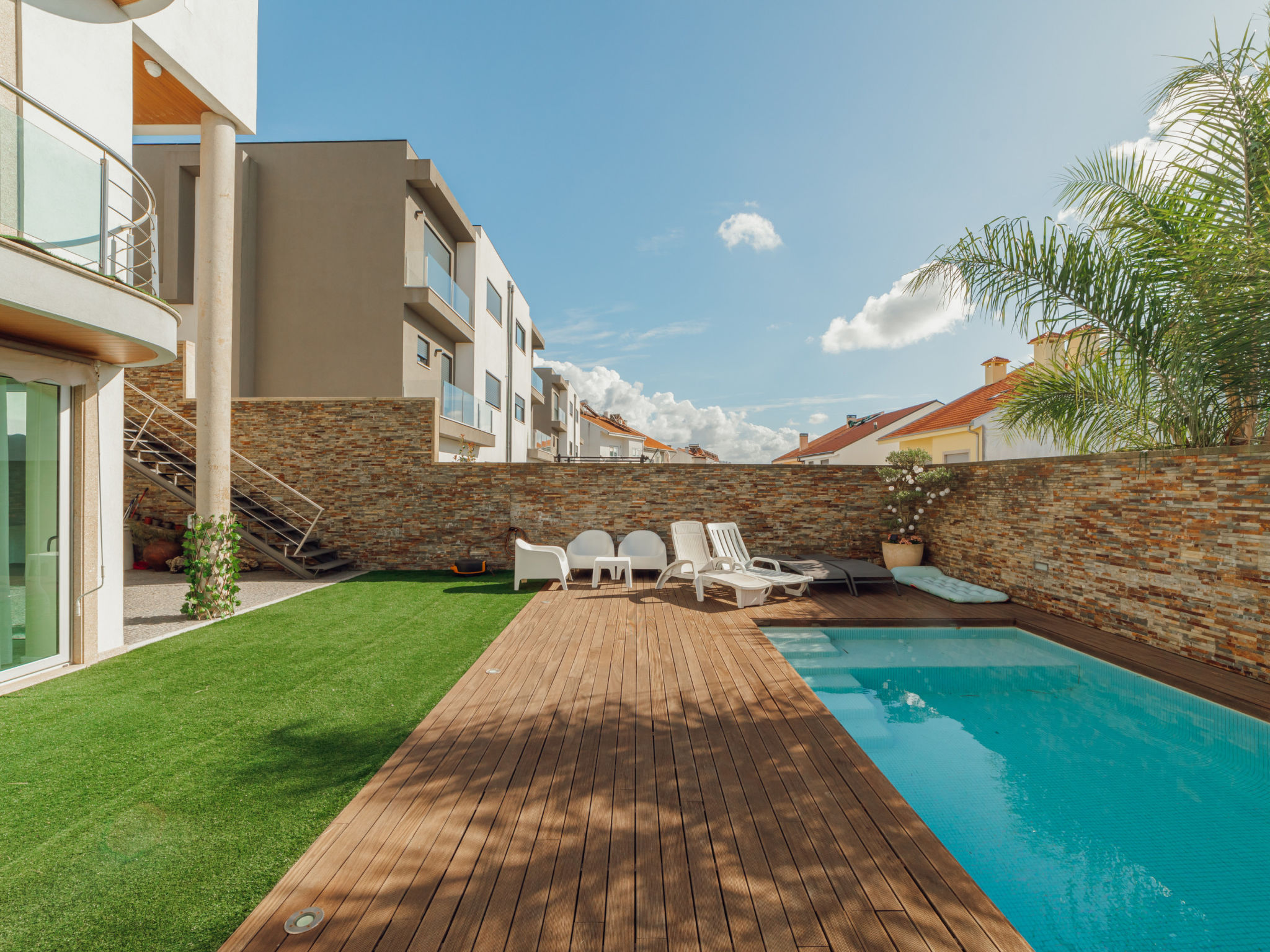 POOL & CINEMA VILLA by VACATIONY - Binnen