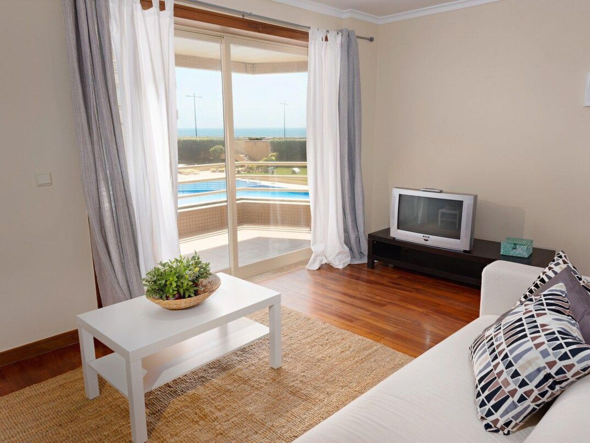 Meerblick First Line mit 2 Pools 3-Inside