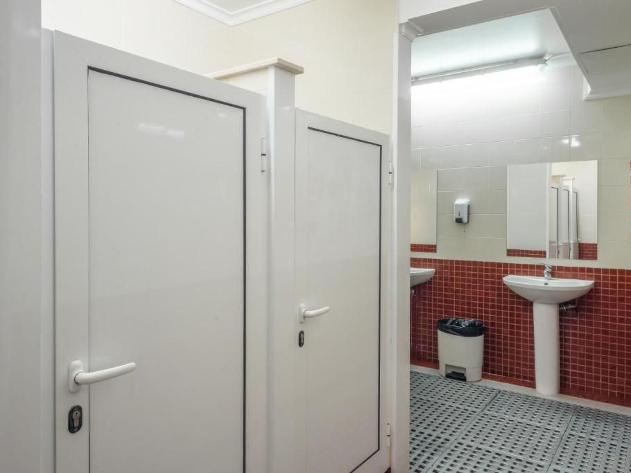 Meerblick First Line mit 2 Pools 3-Inside