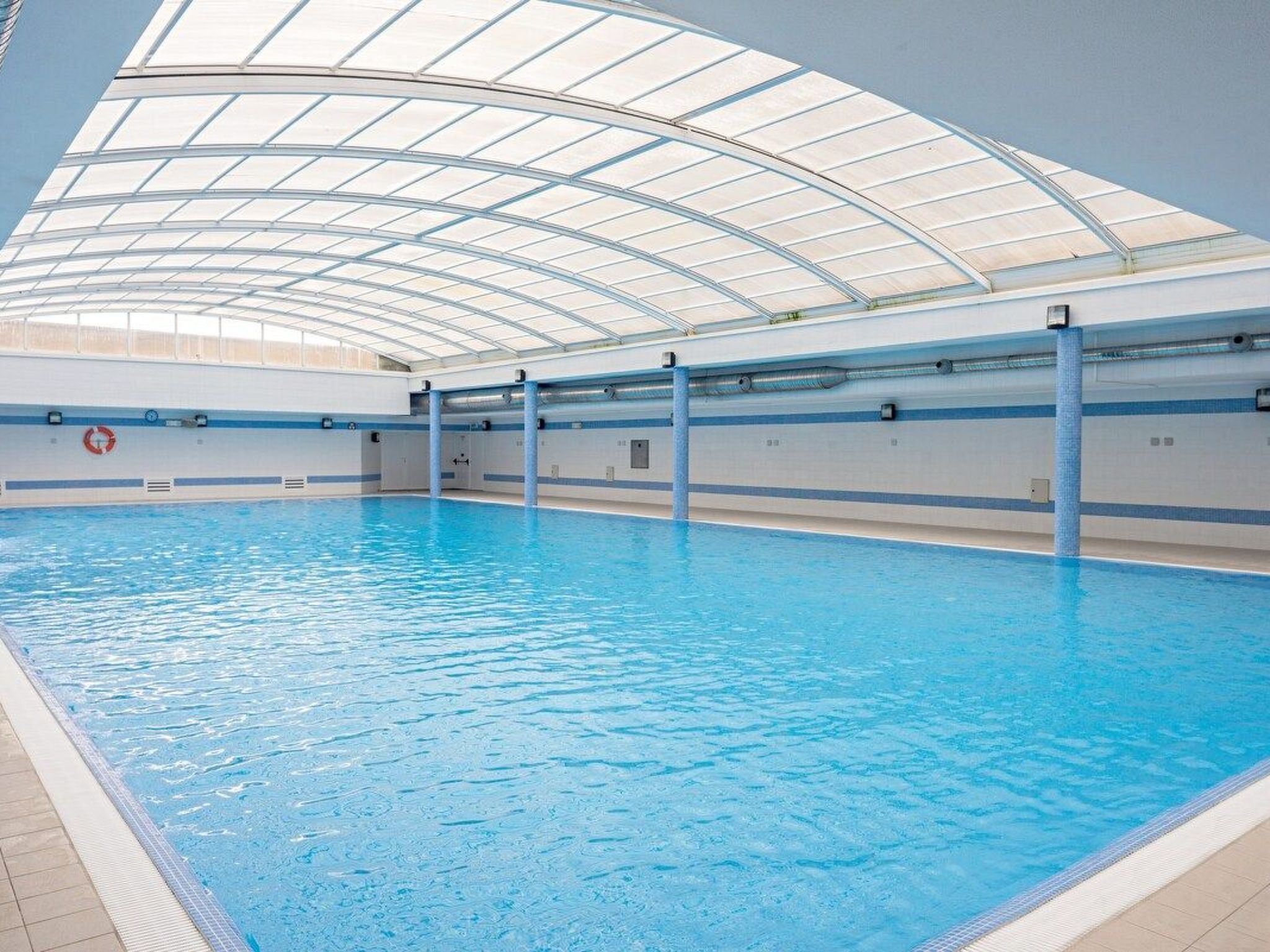 Meerblick First Line mit 2 Pools 3-Inside