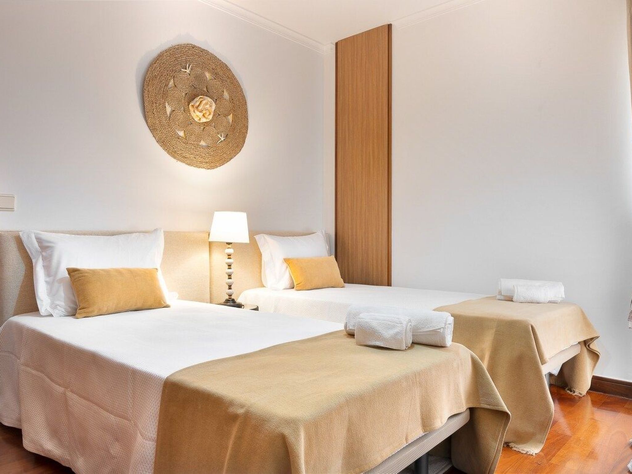 Meerblick First Line mit 2 Pools 5-Drinnen