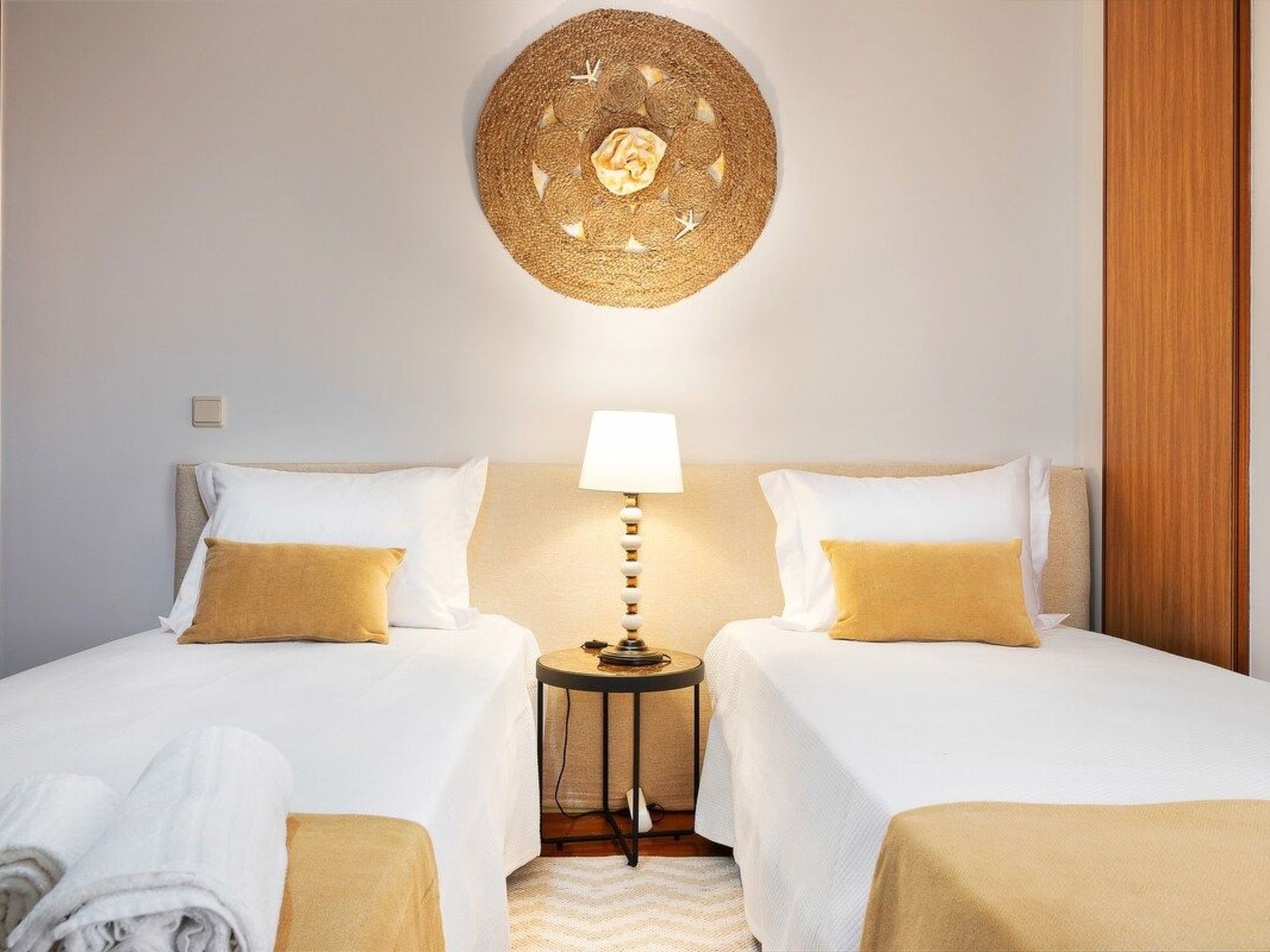 Meerblick First Line mit 2 Pools 5-Drinnen