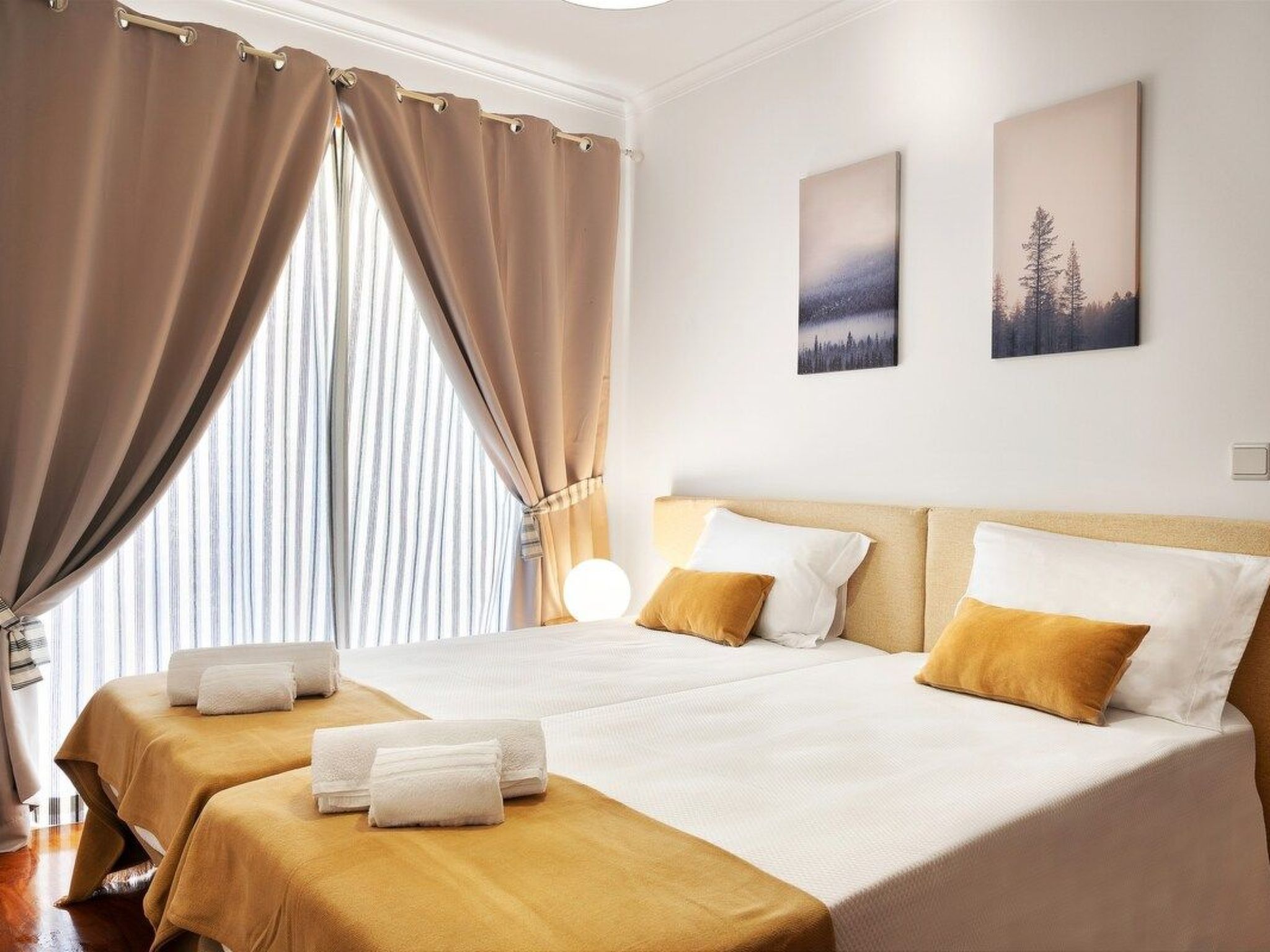 Meerblick First Line mit 2 Pools 5-Drinnen