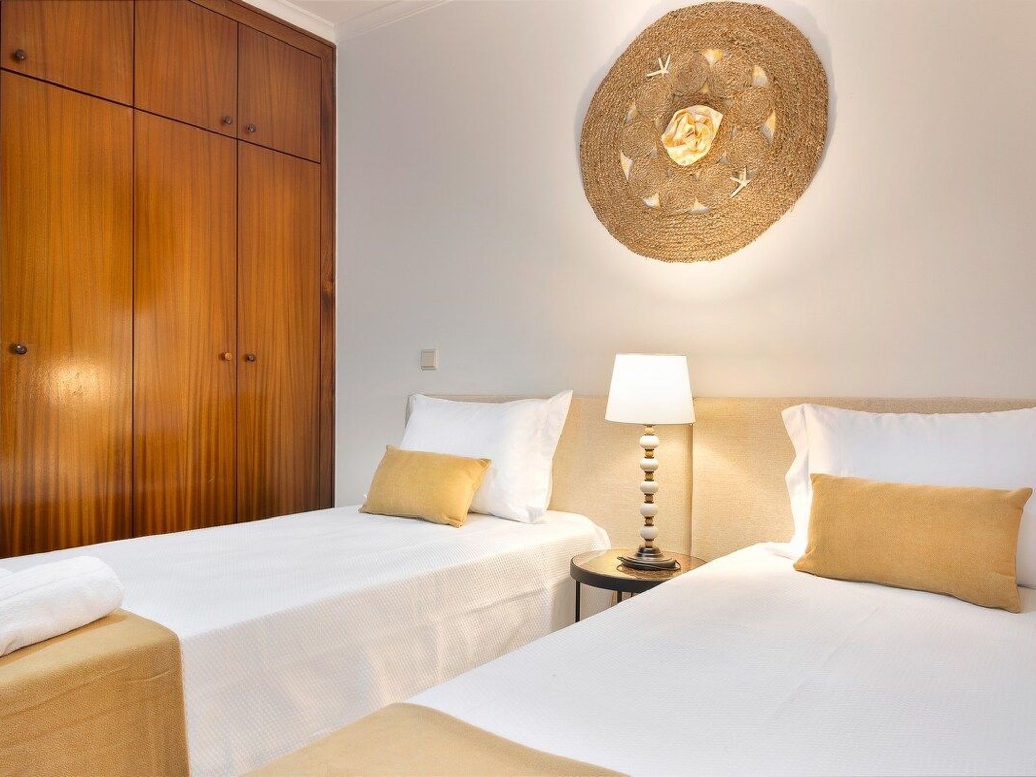 Meerblick First Line mit 2 Pools 5-Drinnen