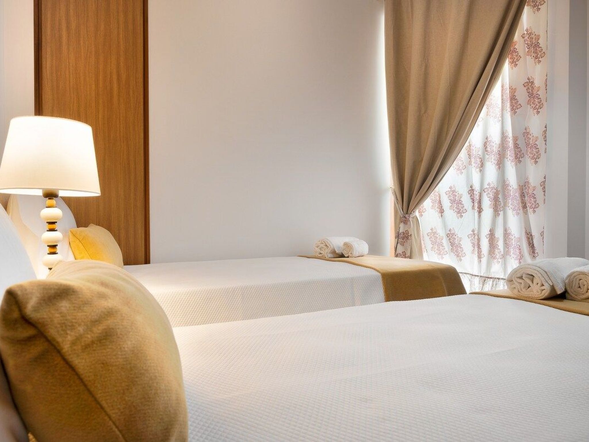 Meerblick First Line mit 2 Pools 5-Drinnen