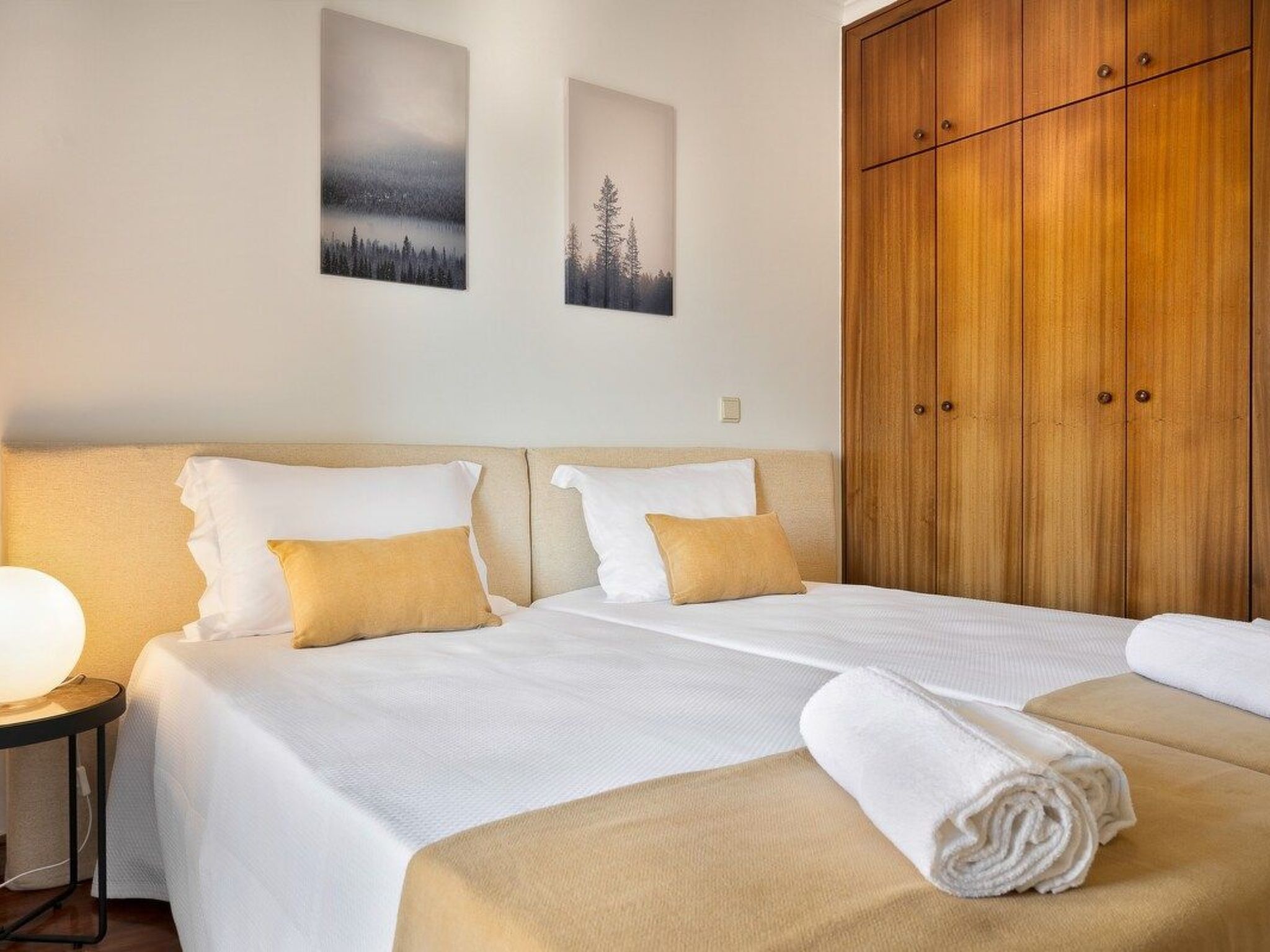 Meerblick First Line mit 2 Pools 5-Drinnen