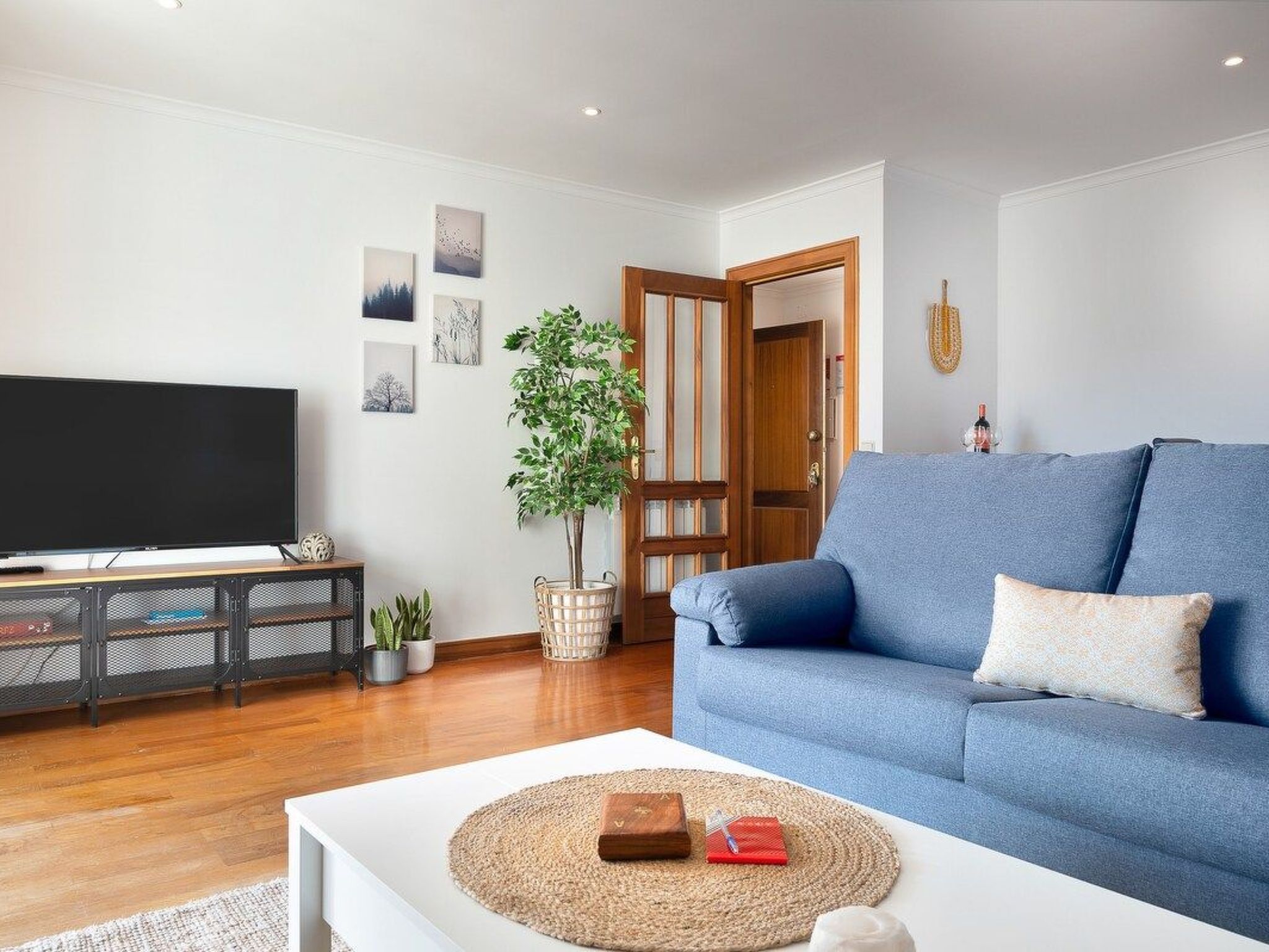 Meerblick First Line mit 2 Pools 5-Drinnen