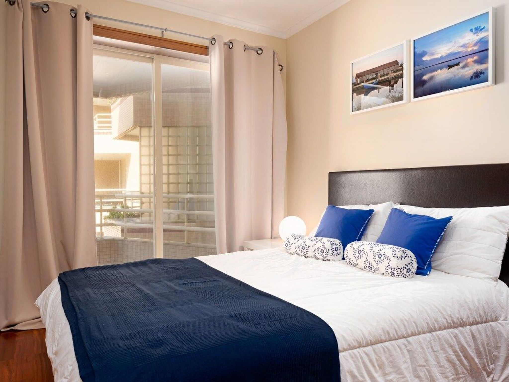 Meerblick First Line mit 2 Pools 1