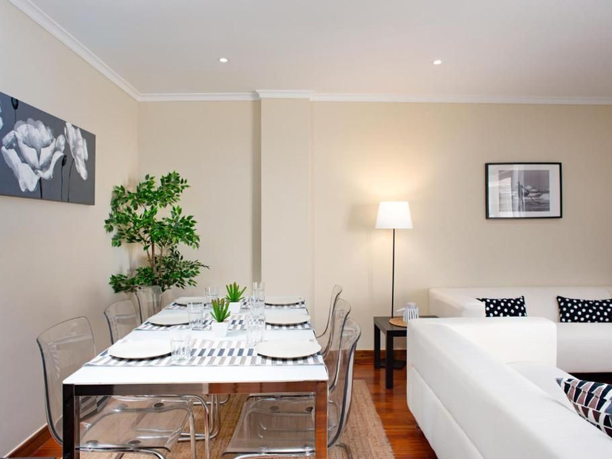 Meerblick First Line mit 2 Pools 1-Drinnen