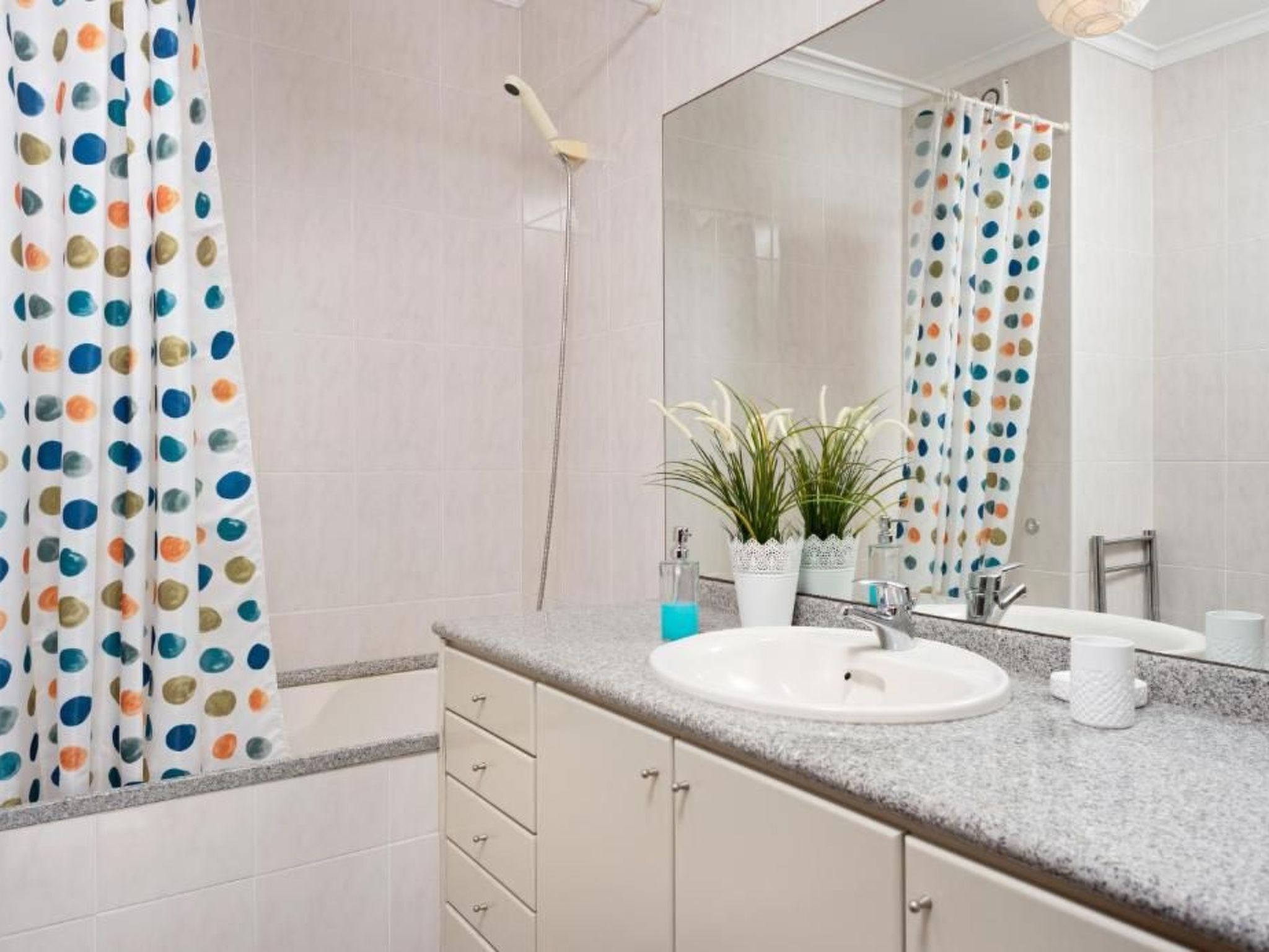 Meerblick First Line mit 2 Pools 1-Drinnen