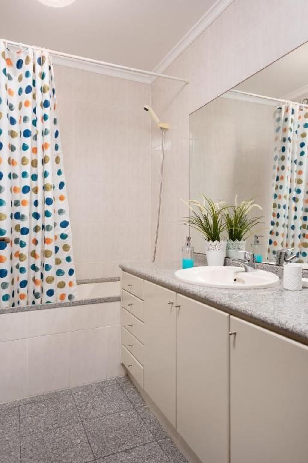 Meerblick First Line mit 2 Pools 1-Drinnen