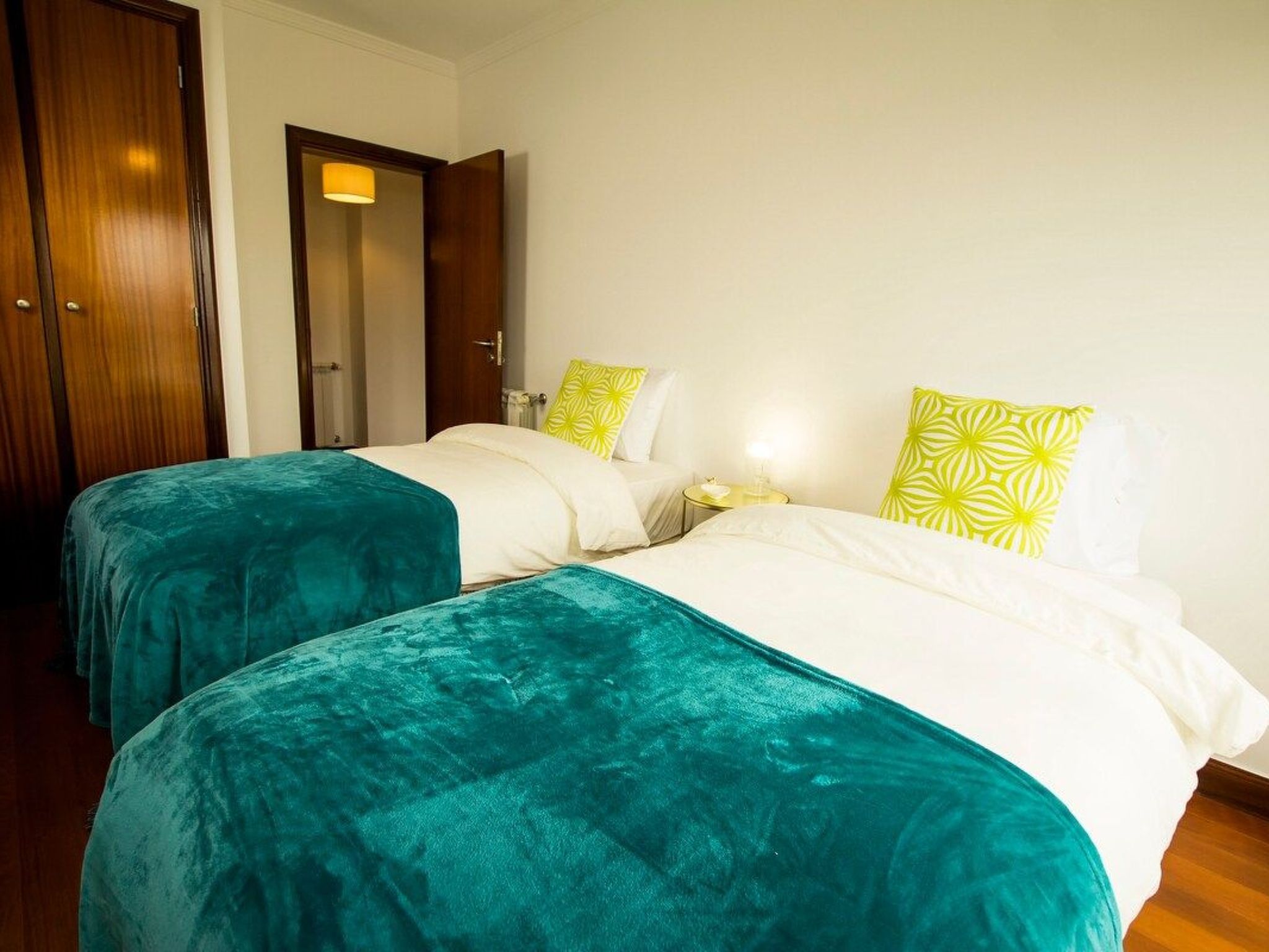 Turmhaus mit freier Garage-Binnen