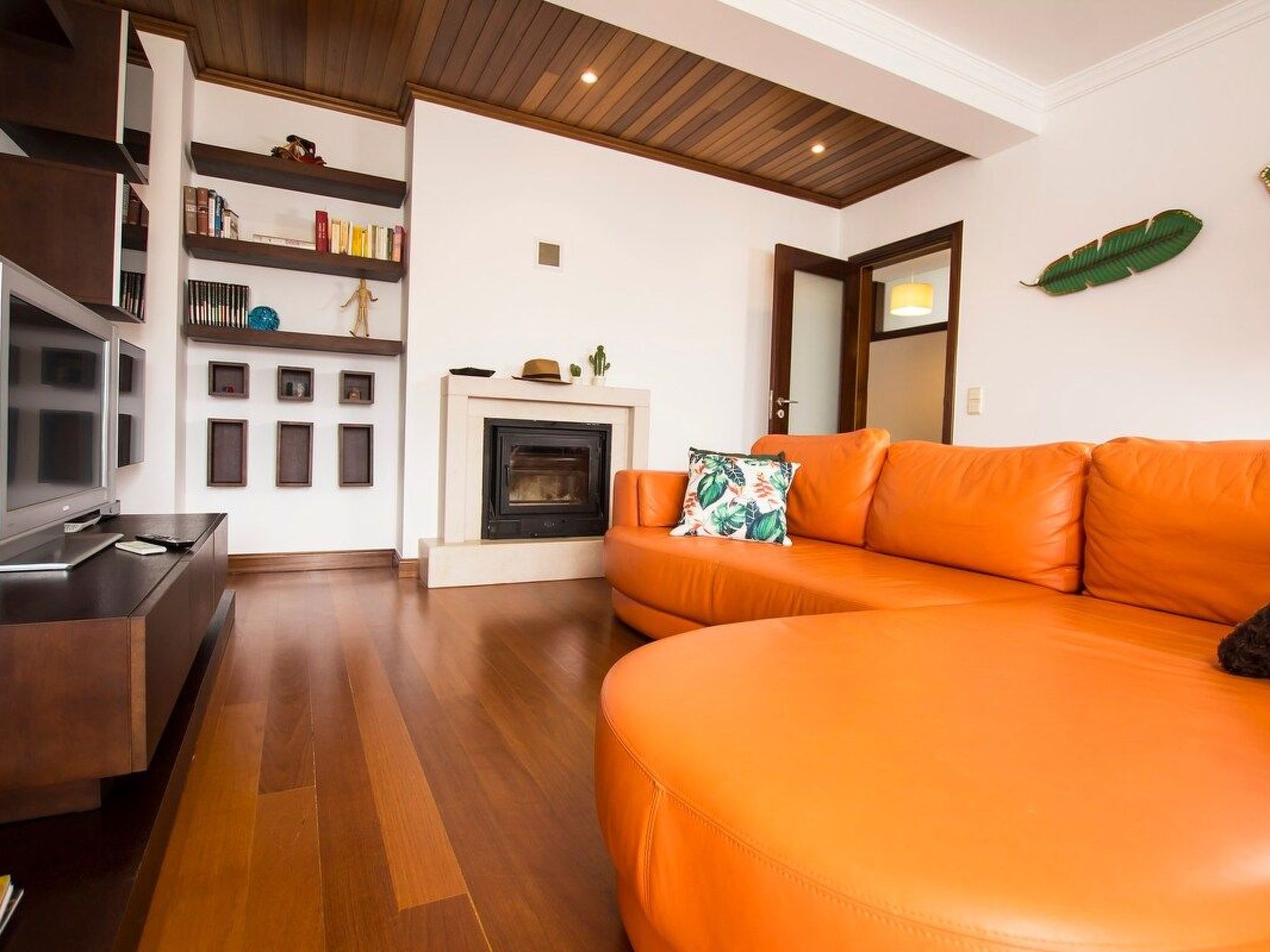 Turmhaus mit freier Garage-Binnen