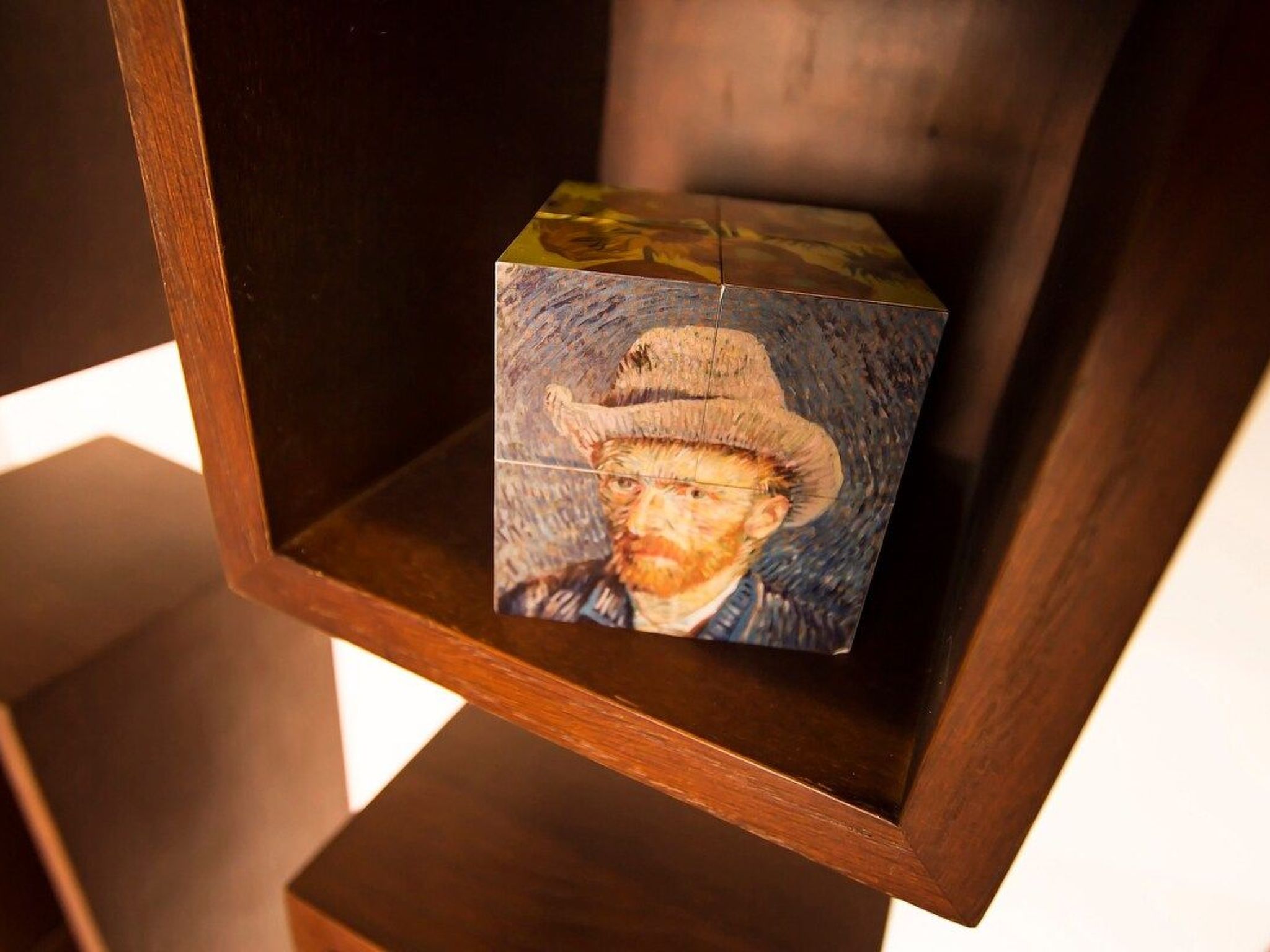 Turmhaus mit freier Garage-Binnen