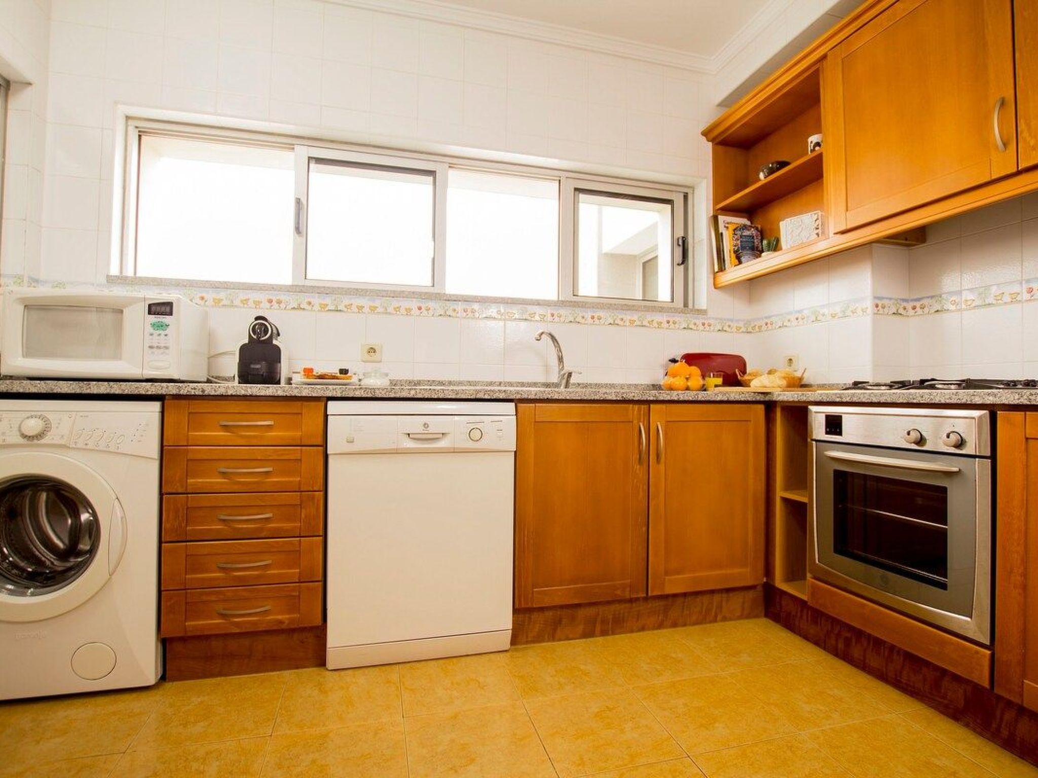 Turmhaus mit freier Garage-Binnen