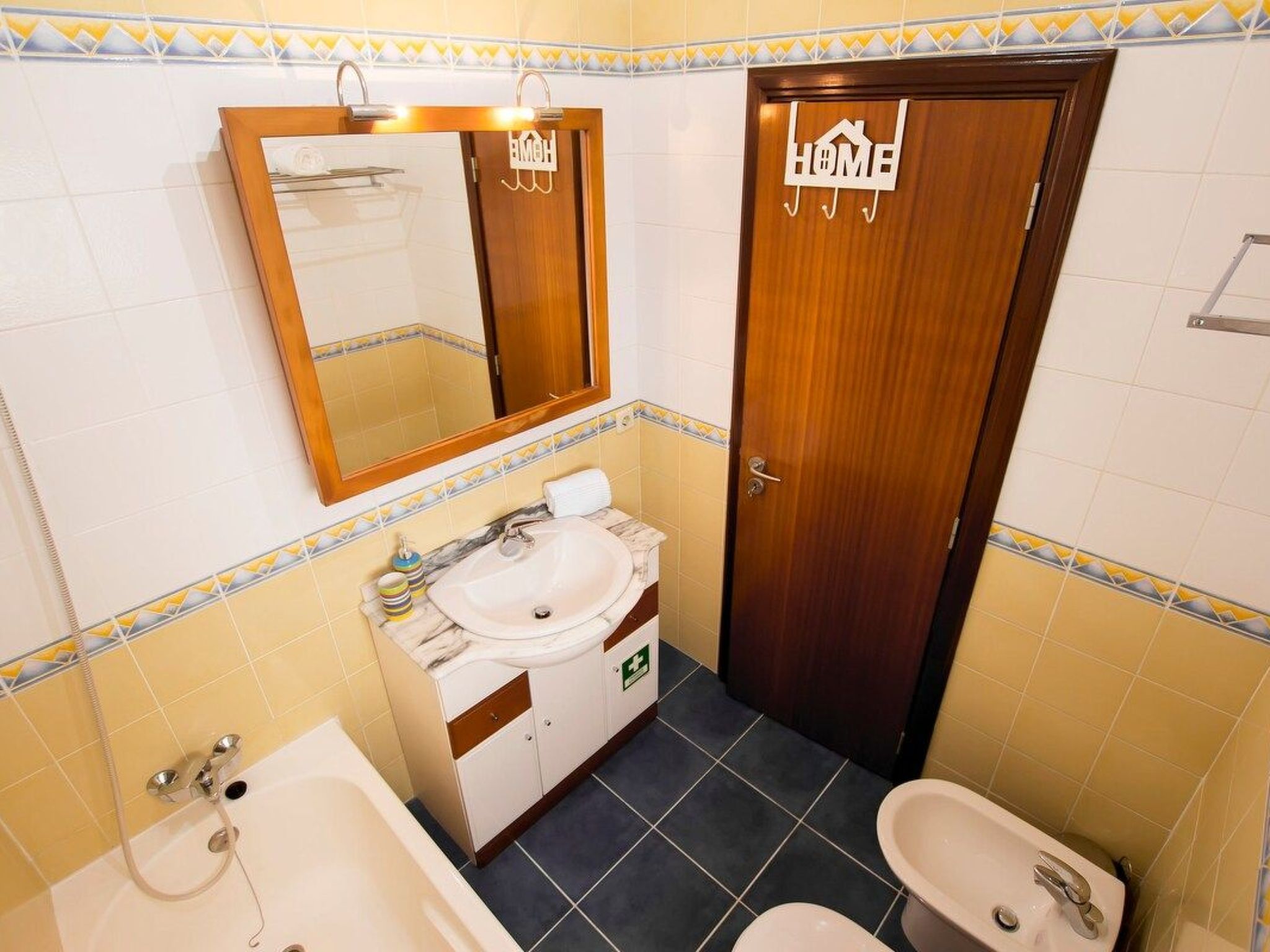 Turmhaus mit freier Garage-Binnen