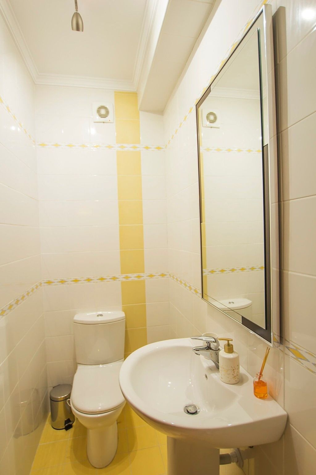 Turmhaus mit freier Garage-Binnen