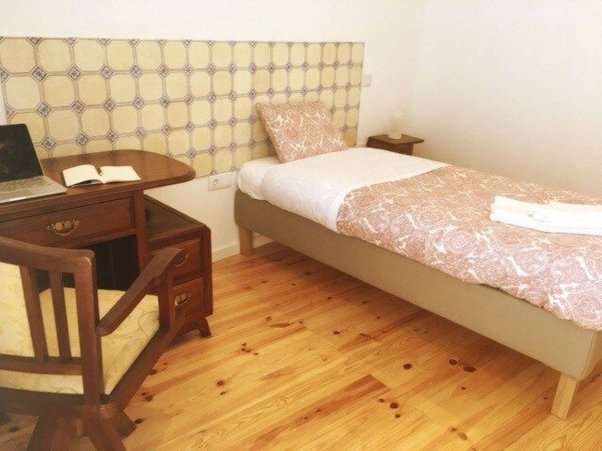 Gelbes Haus im historischen Zentrum-Image-tags.info