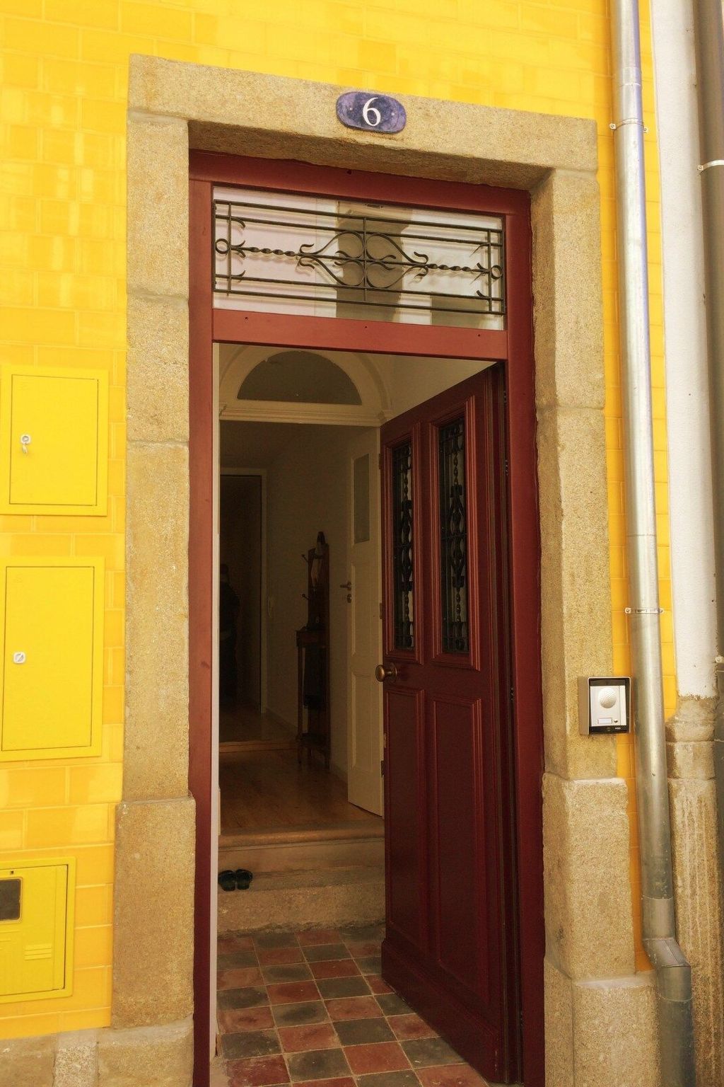 Gelbes Haus im historischen Zentrum-Image-tags.info