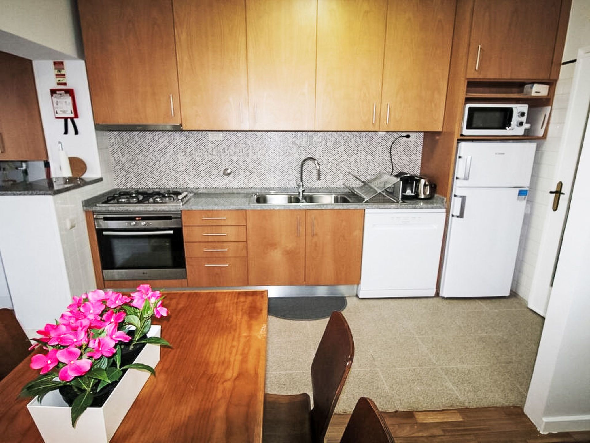 Aveiro Apartment with Patio - Binnen