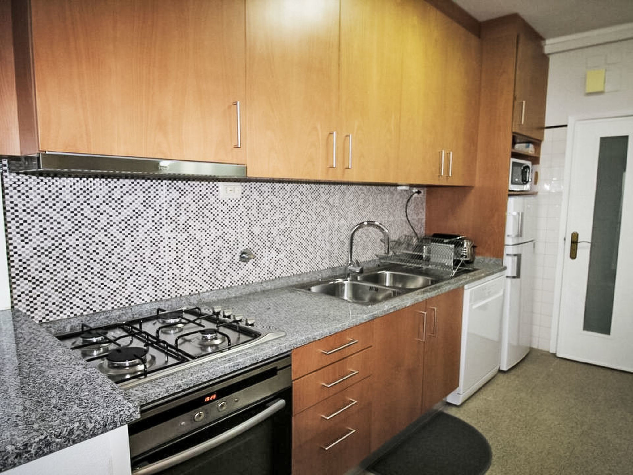 Aveiro Apartment with Patio - Binnen
